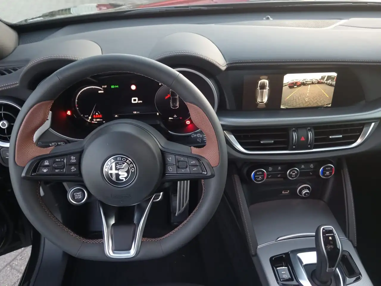 Alfa Romeo Stelvio 2025 — фото 15