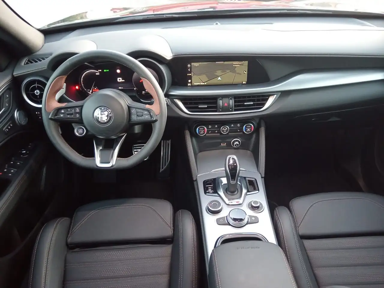 Alfa Romeo Stelvio 2025 — фото 14