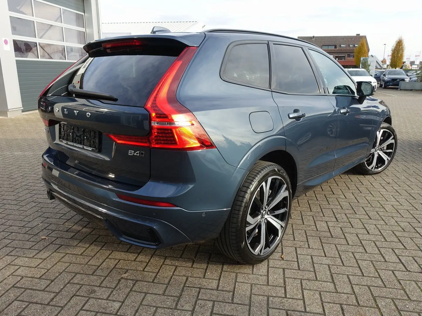 Volvo XC60 B4 Diesel Plus Dark AWD/Pano/AHK/360°/H&K Blau - 2