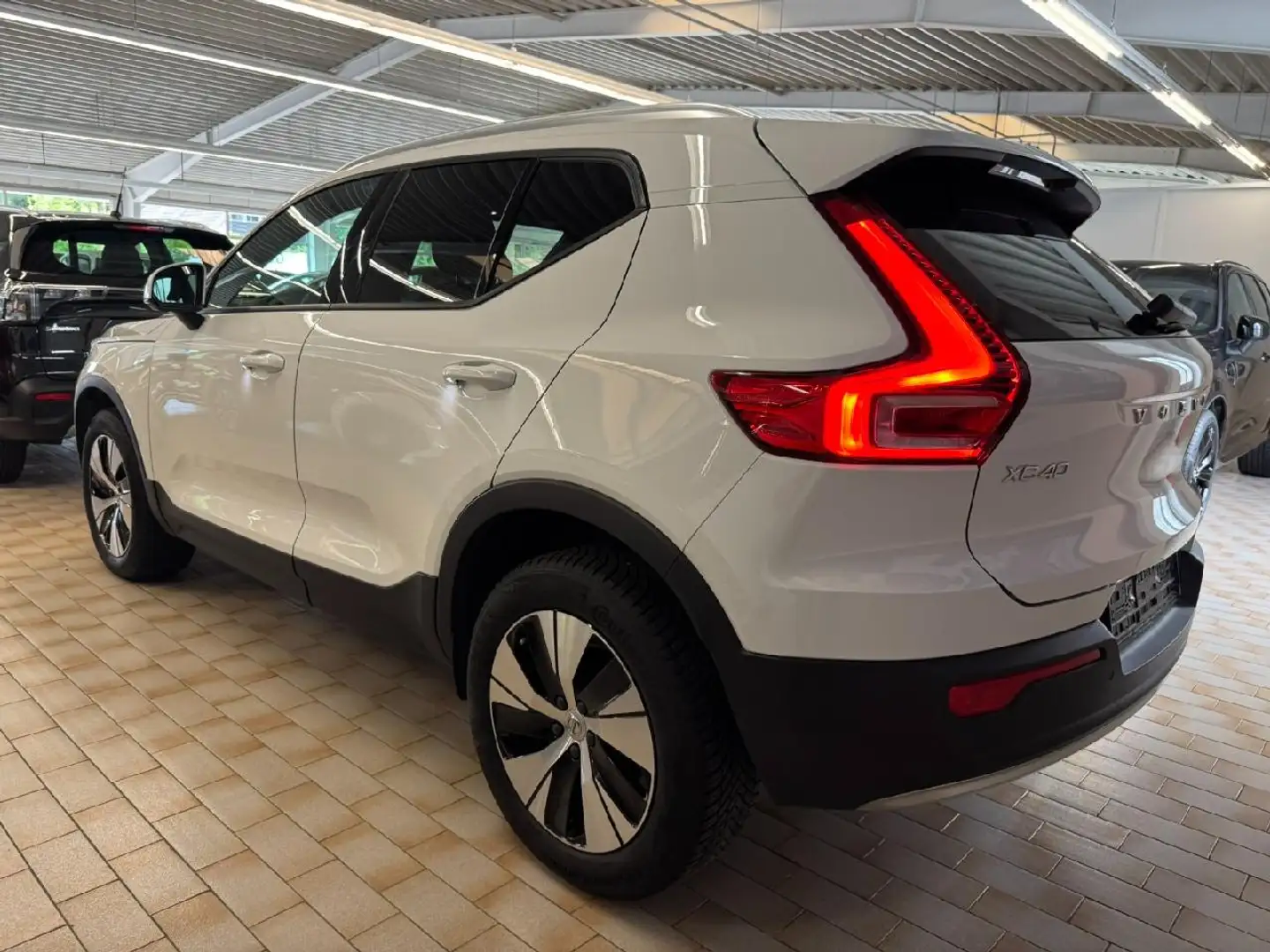 Volvo XC40 Momentum Pro *GJR-Kamera-Navi-eHeck* White - 2