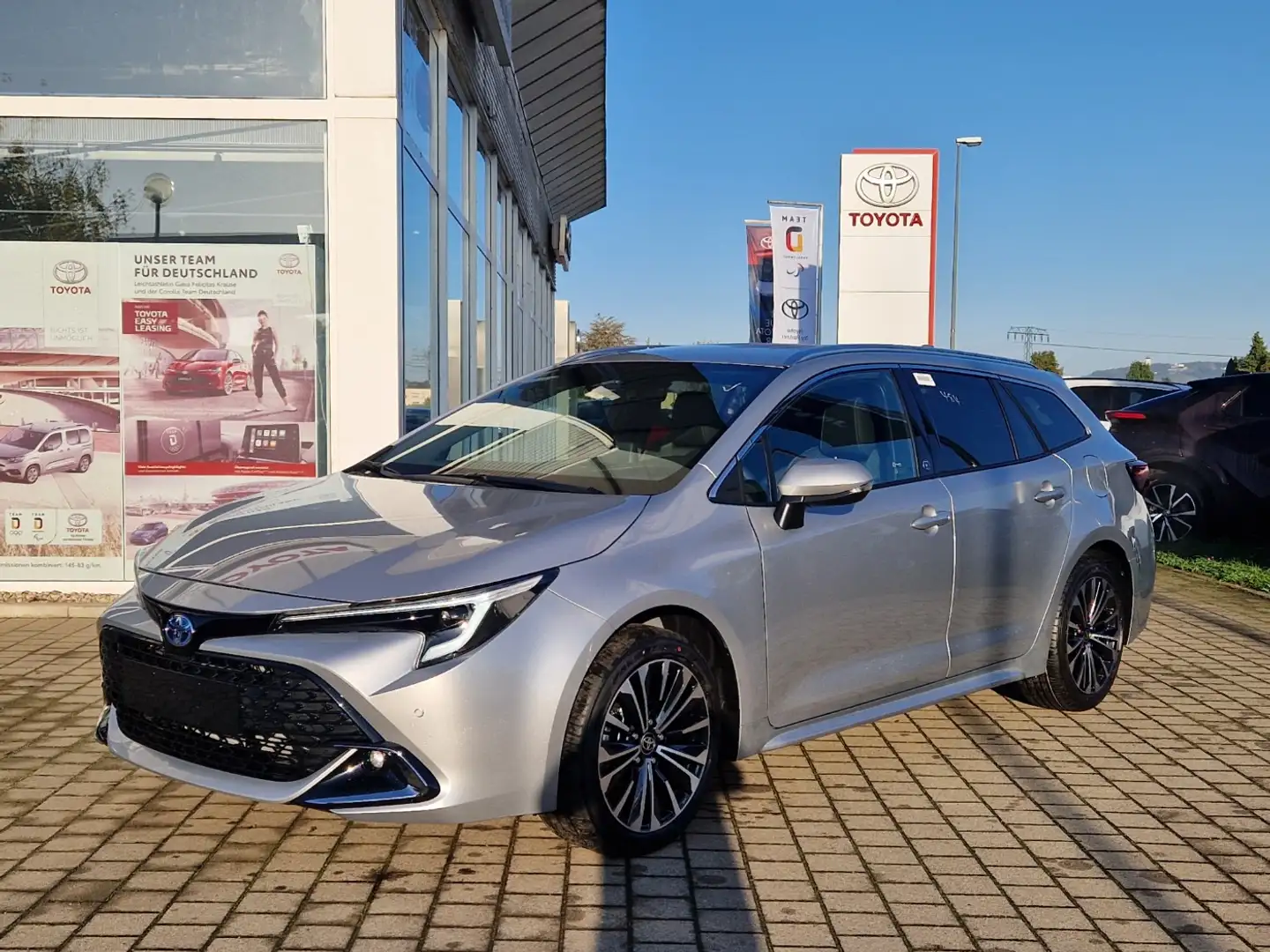 Toyota Corolla TS 1.8l Hybrid Team D Technik-Paket Silber - 2