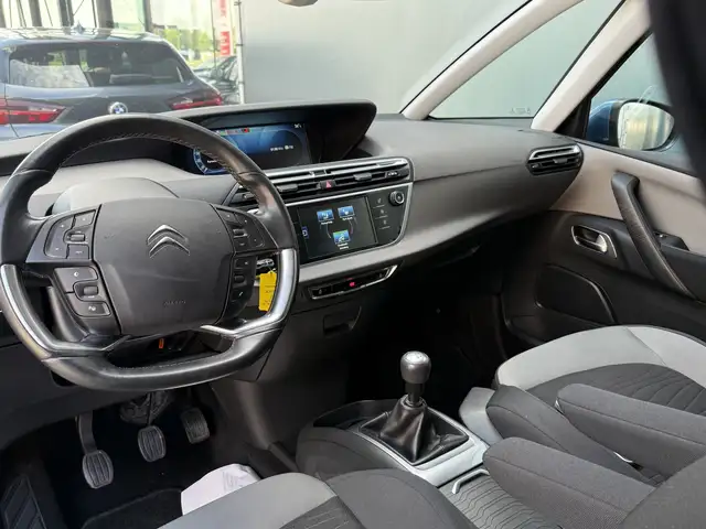 Citroen C4 Picasso view 3