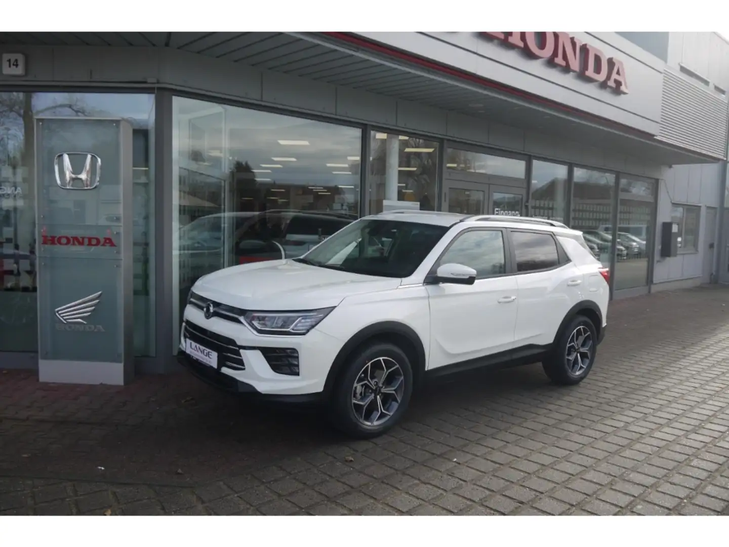 KGM Korando Bliss 1.5 AT Navi SHZ Temp Tel.-Vorb. PDC Regensen Weiß - 1