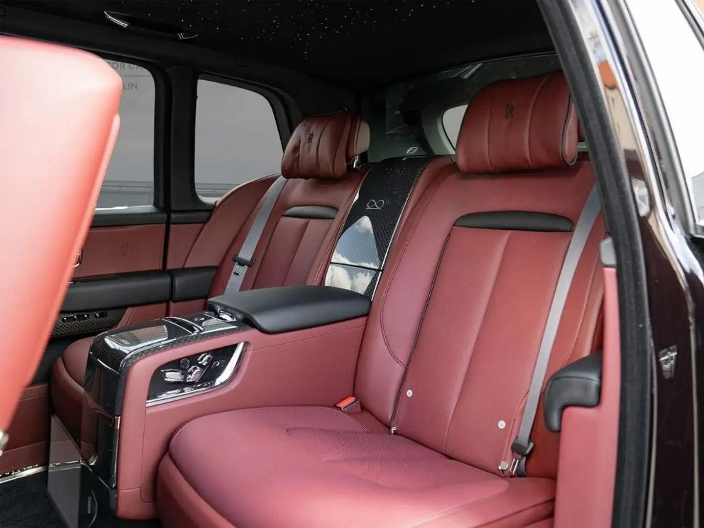Rolls-Royce Cullinan Червоний - 1