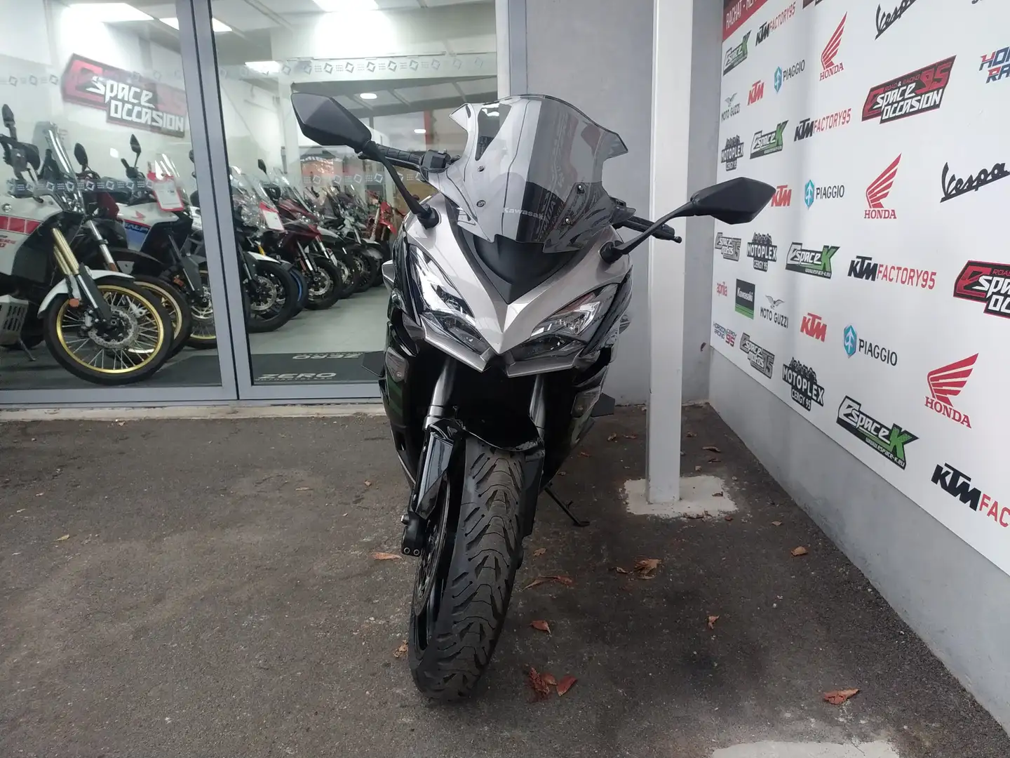 Kawasaki Ninja 1000SX Negro - 2