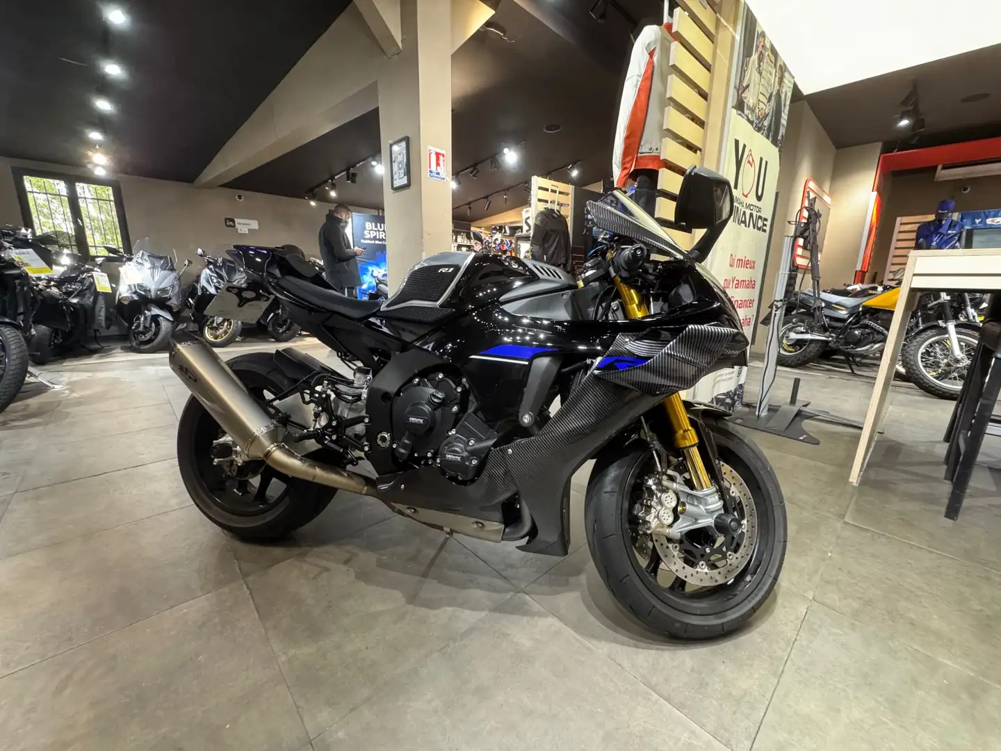 Yamaha YZF 1000 Schwarz - 1