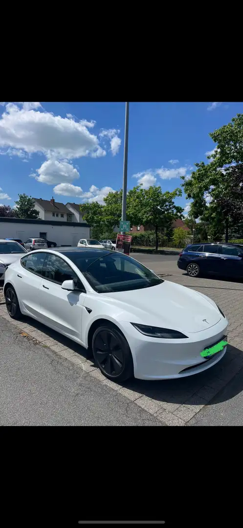 Tesla Model 3 RWD Hinterradantrieb, 8-fach bereift, AHK. Weiß - 1