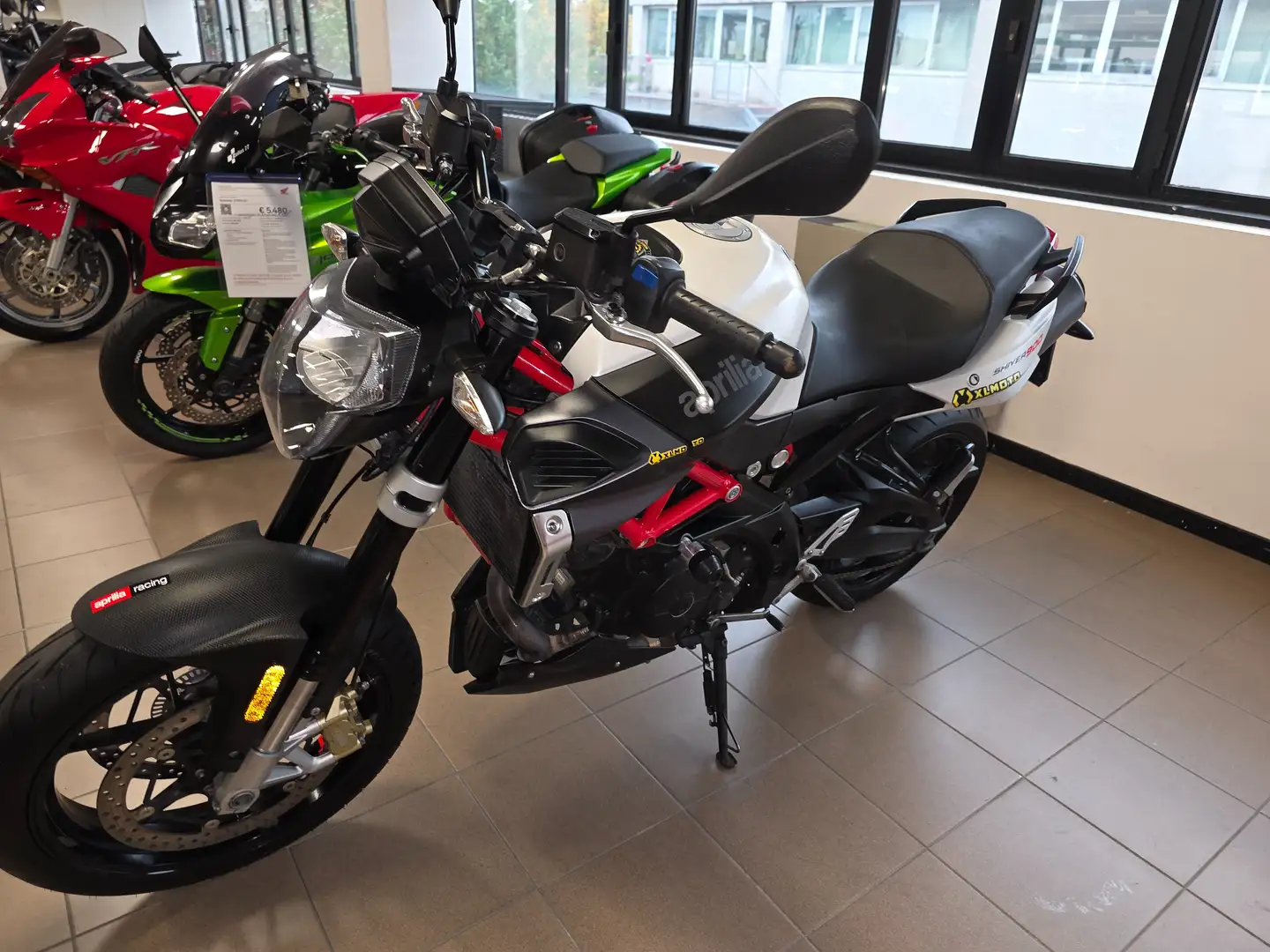 Aprilia Shiver 900 Bianco - 1
