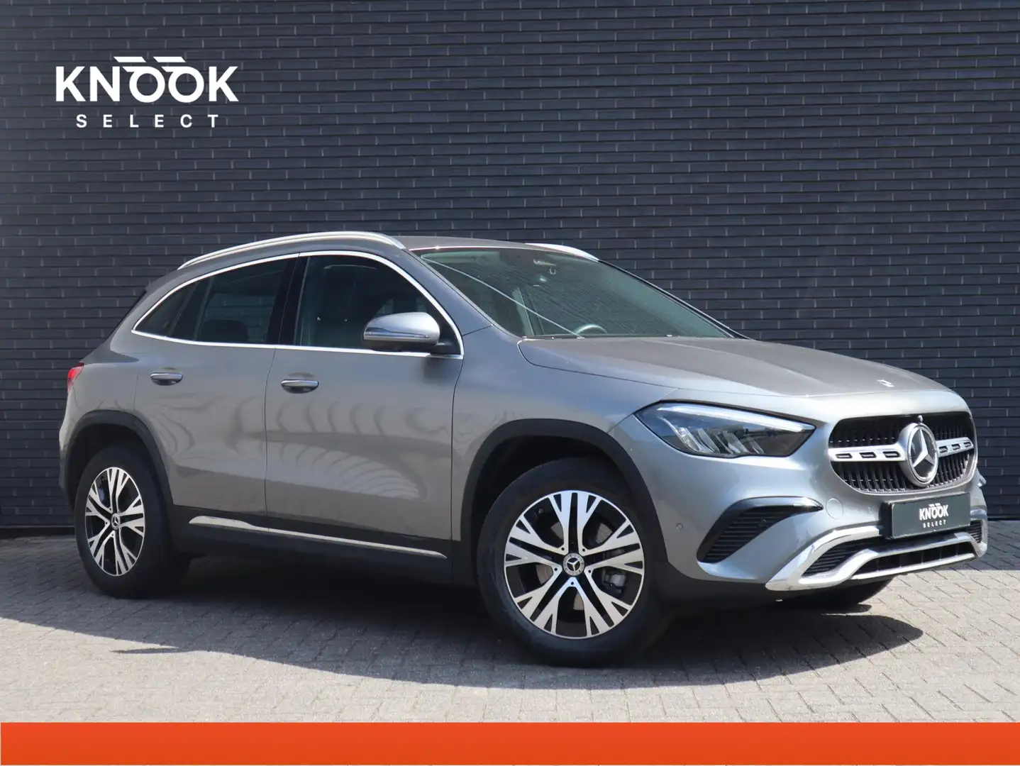 Mercedes-Benz GLA 180 Luxury Line | 360 Camera | Trekhaak | Sfeer | Grigio - 1