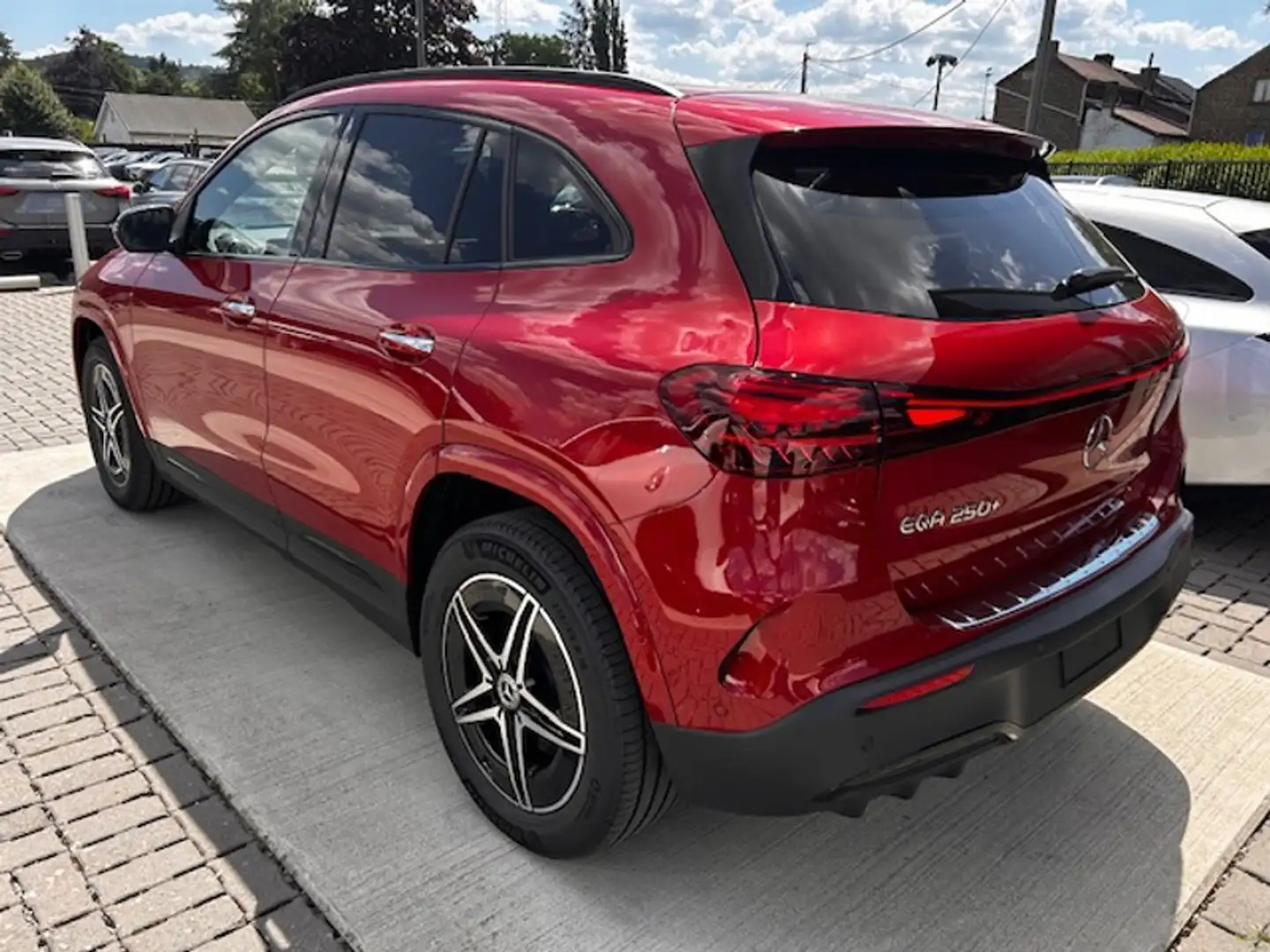 Mercedes-Benz EQA 250 250 + Business Star Edition - SAGA Huy (+32 85 23  Rood - 2