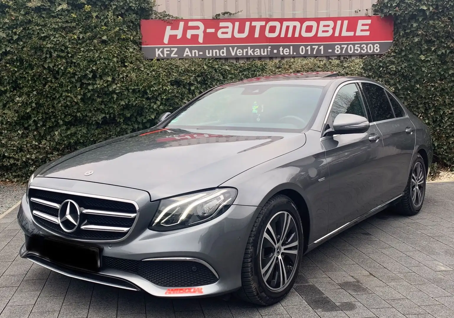 Mercedes-Benz E 220 D Sport NAVI,SHD, el.Sitzheizung Tempomat Grau - 1
