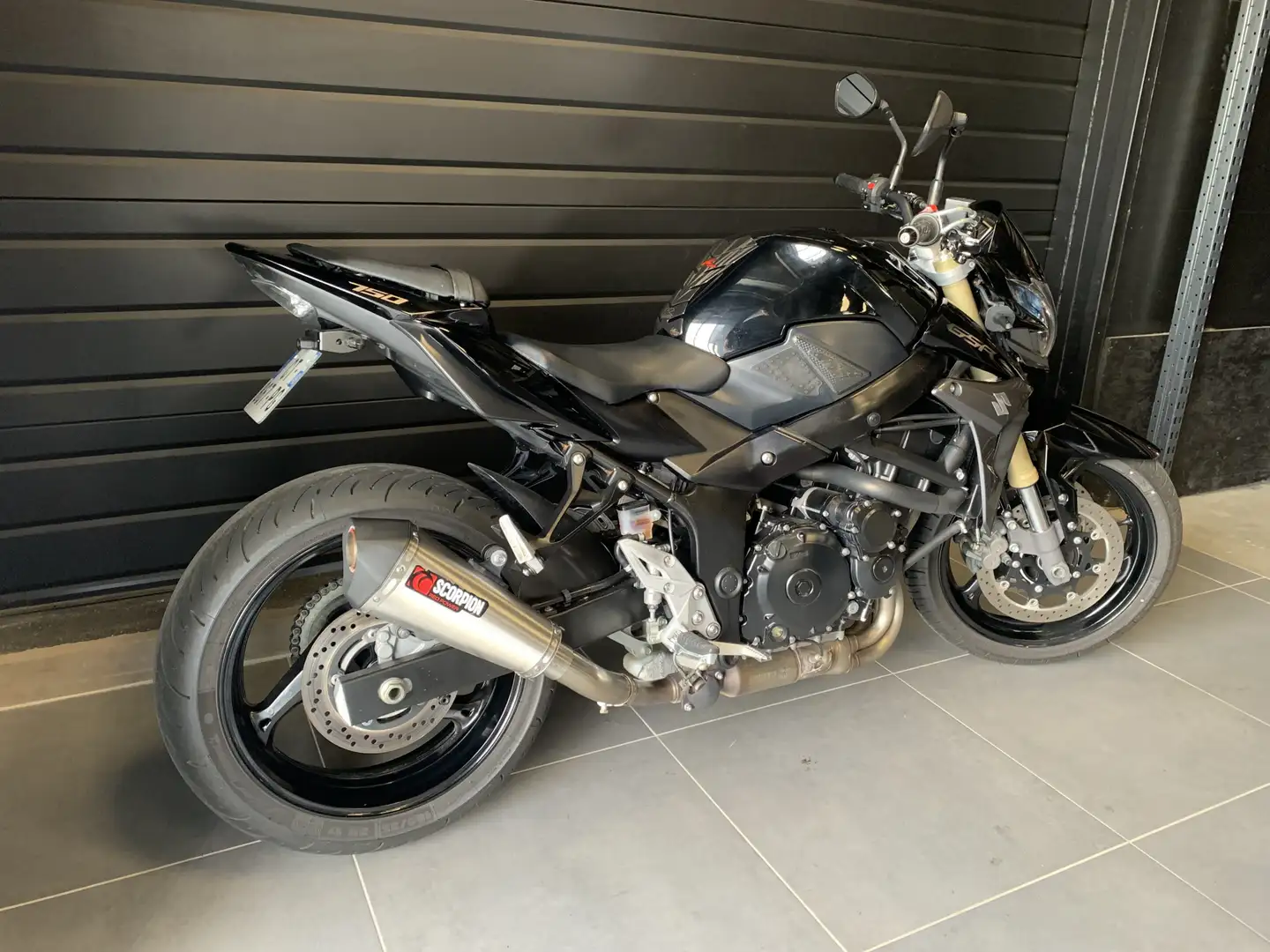 Suzuki GSR 750 Noir - 2