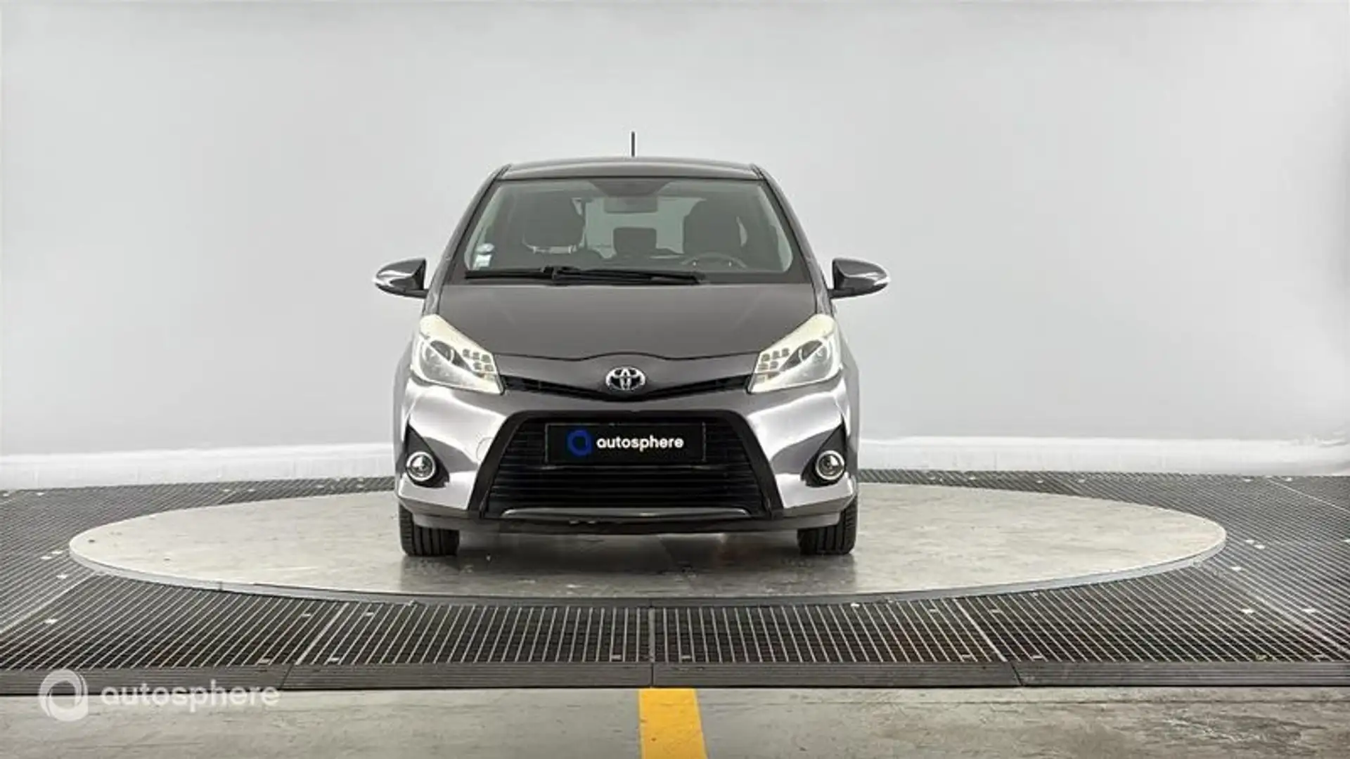 Toyota Yaris HSD 100h Graphic 5p - 2