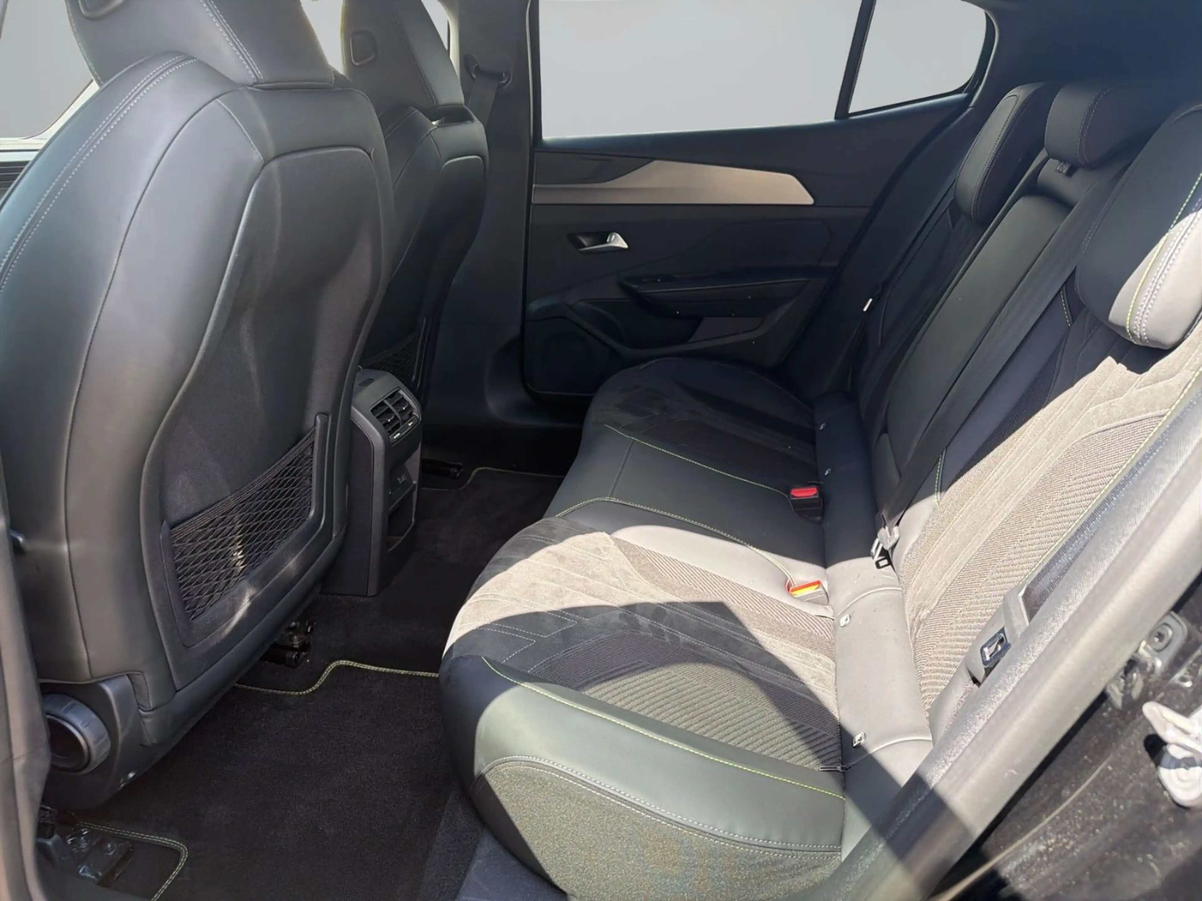 Peugeot 408 1.2 PureTech 130 GT Kamera+Alcantara+LED+Navi — photo 11