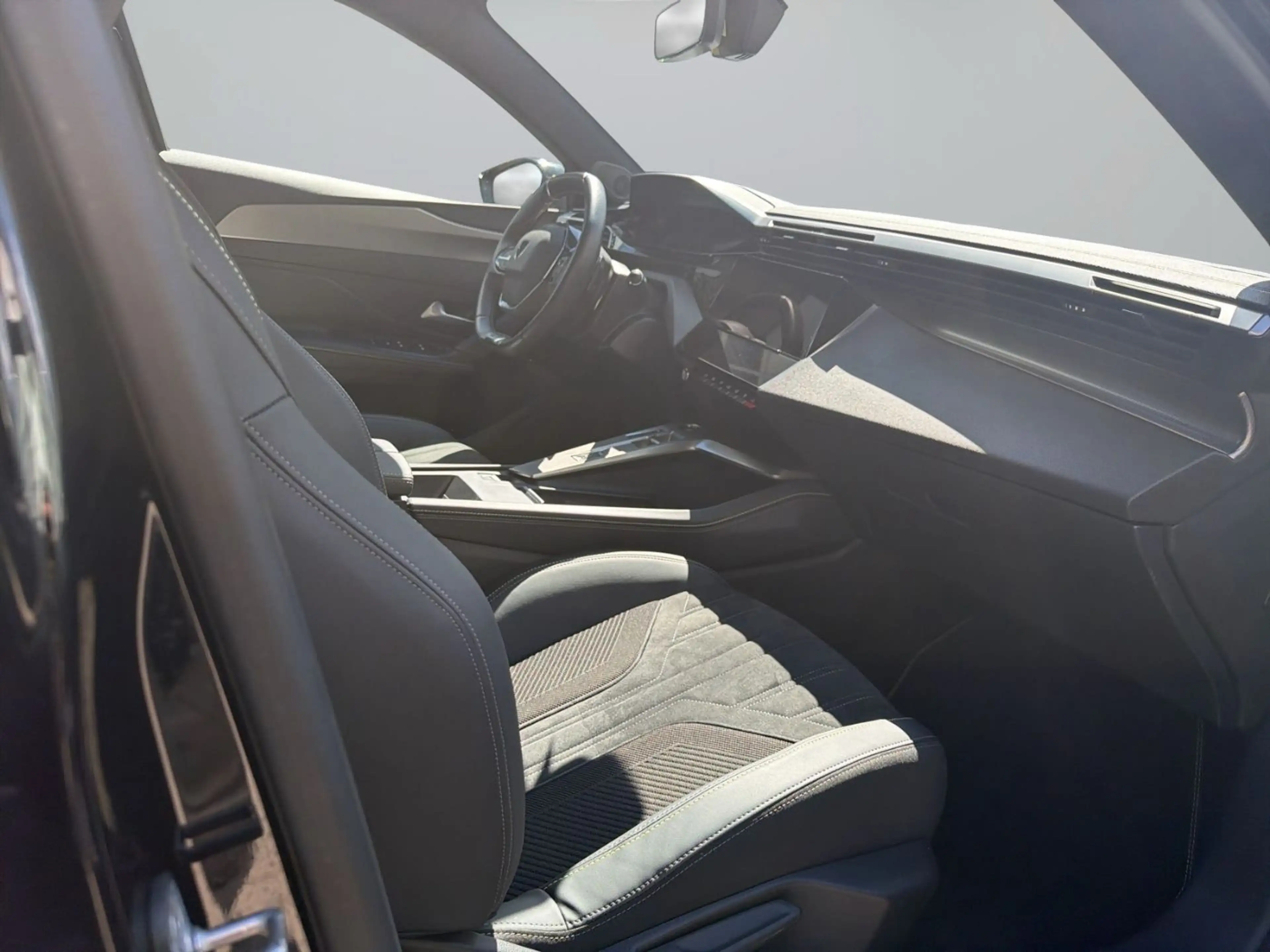 Peugeot 408 1.2 PureTech 130 GT Kamera+Alcantara+LED+Navi — photo 9