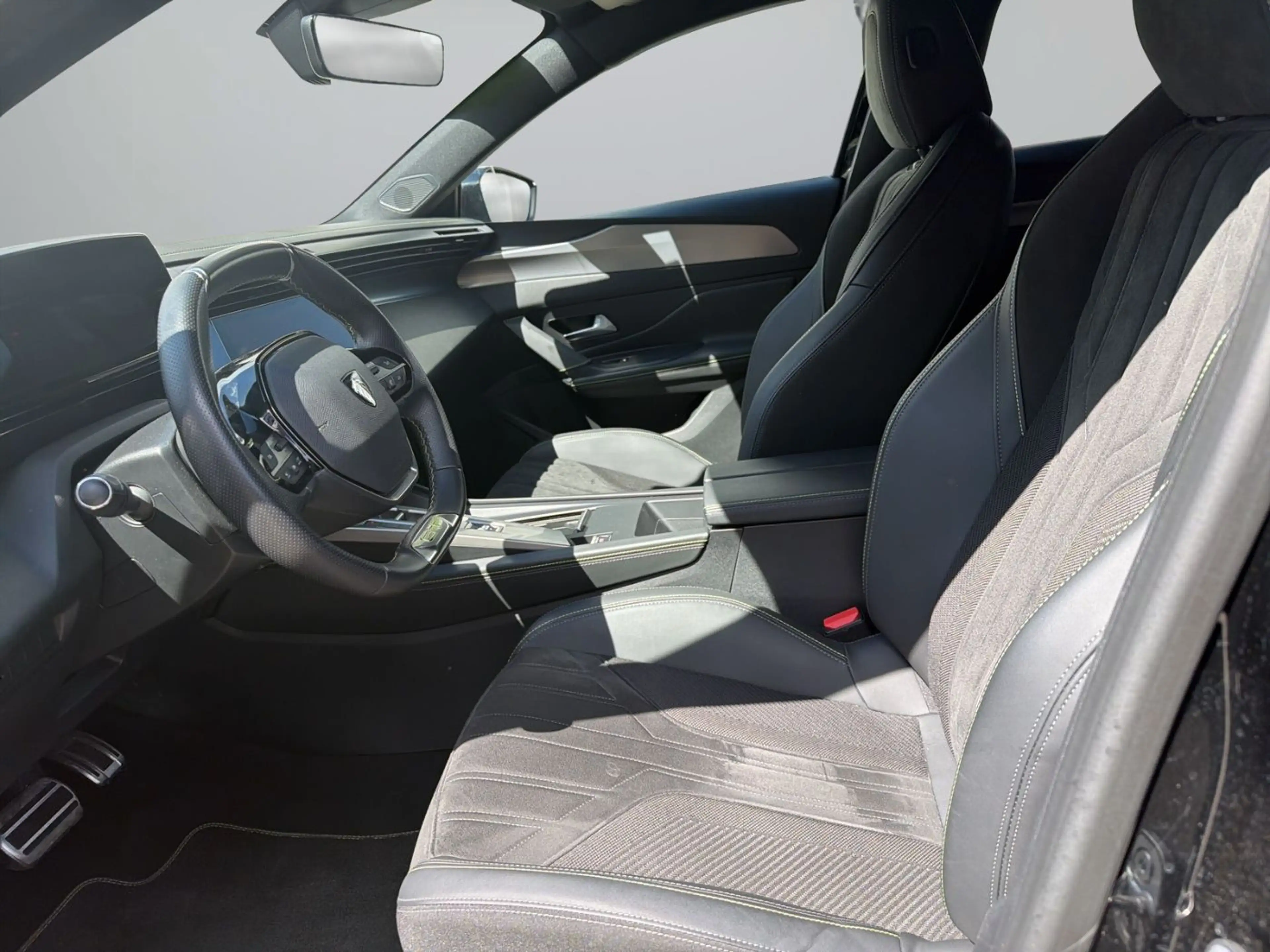 Peugeot 408 1.2 PureTech 130 GT Kamera+Alcantara+LED+Navi — photo 12