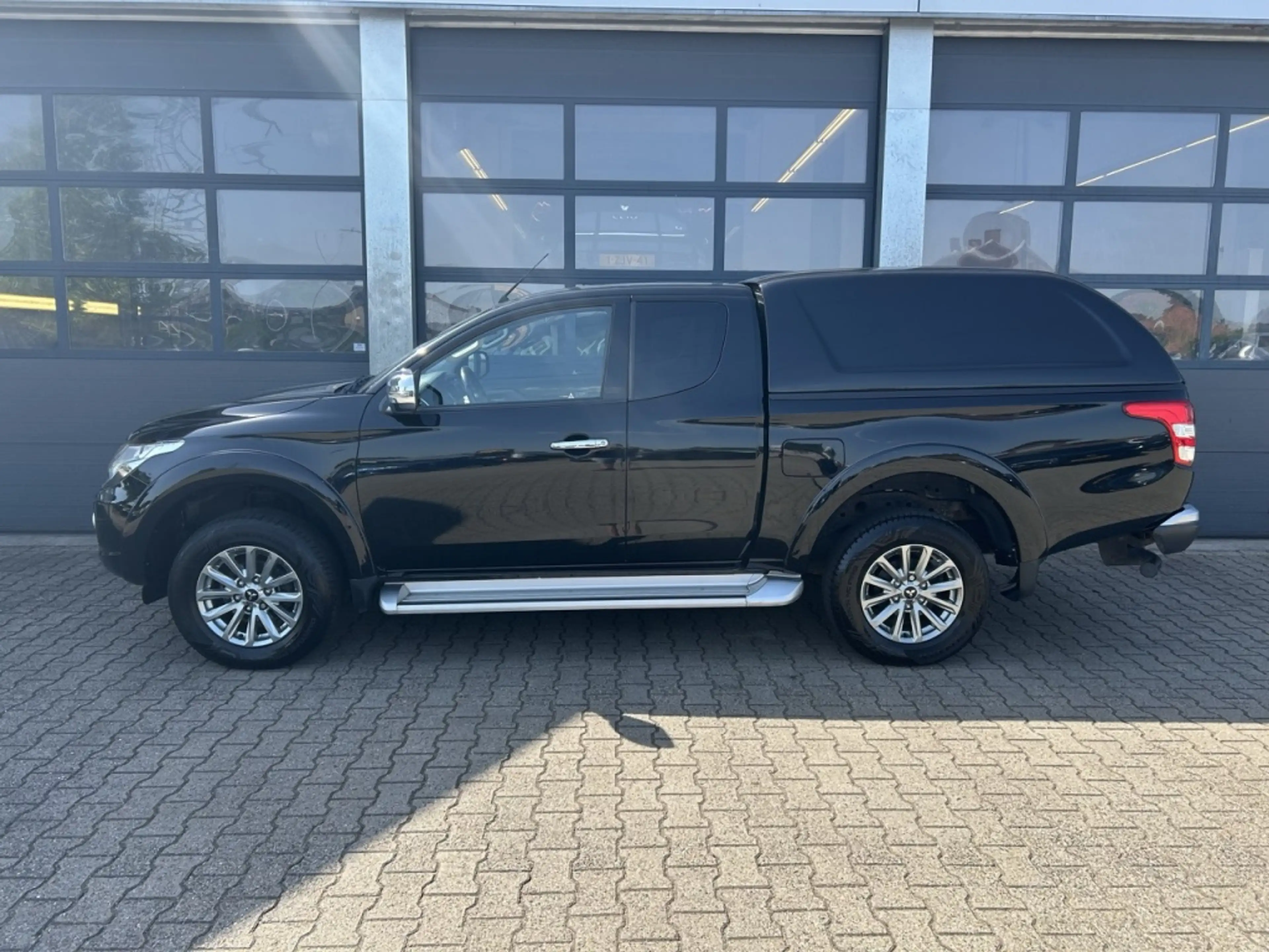 Mitsubishi L200 2.4 DI-D 181pk Club Cab 4WD Intense — photo 2