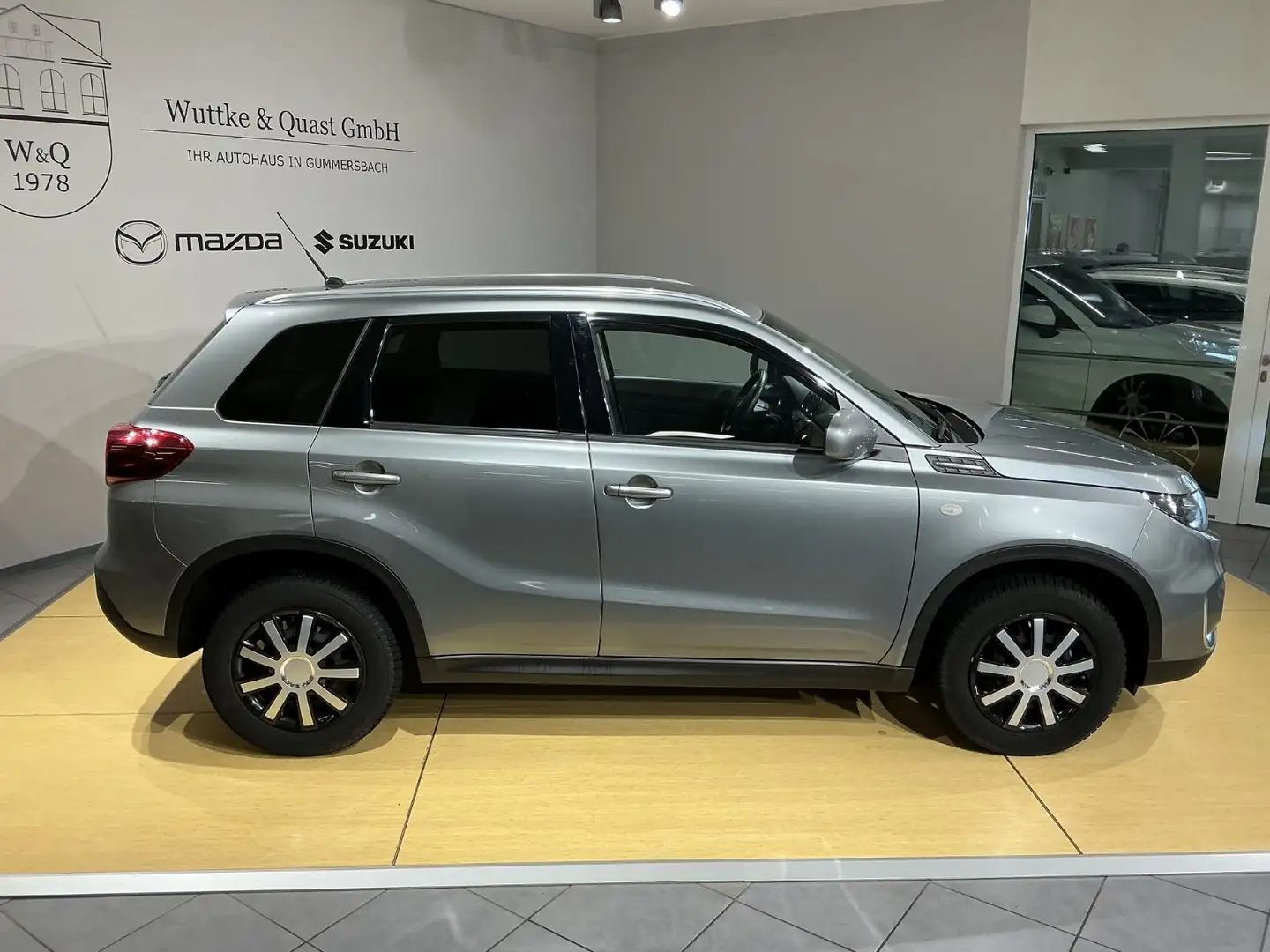 Suzuki Vitara res SB 1.4 Comfort  *4x4*LED*ACC*Kamera* Gris - 2