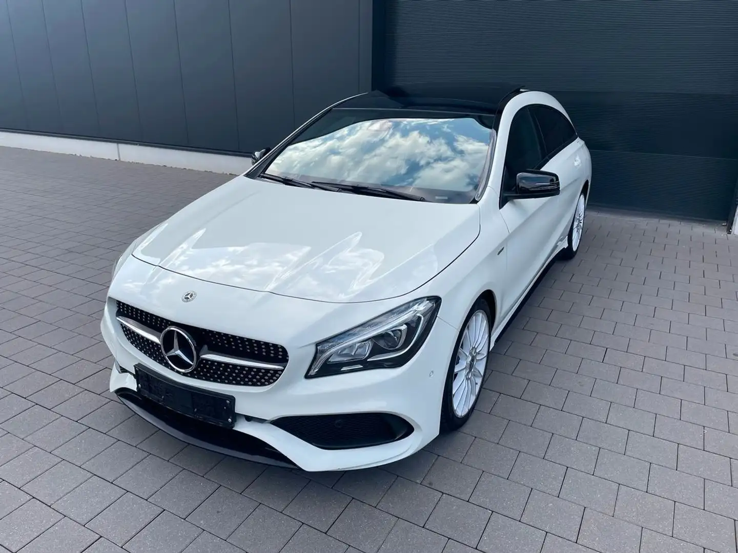 Mercedes-Benz CLA 250 Blanc - 1