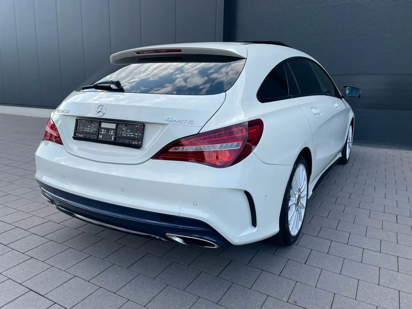 Mercedes-Benz CLA 250 Blanc - 2