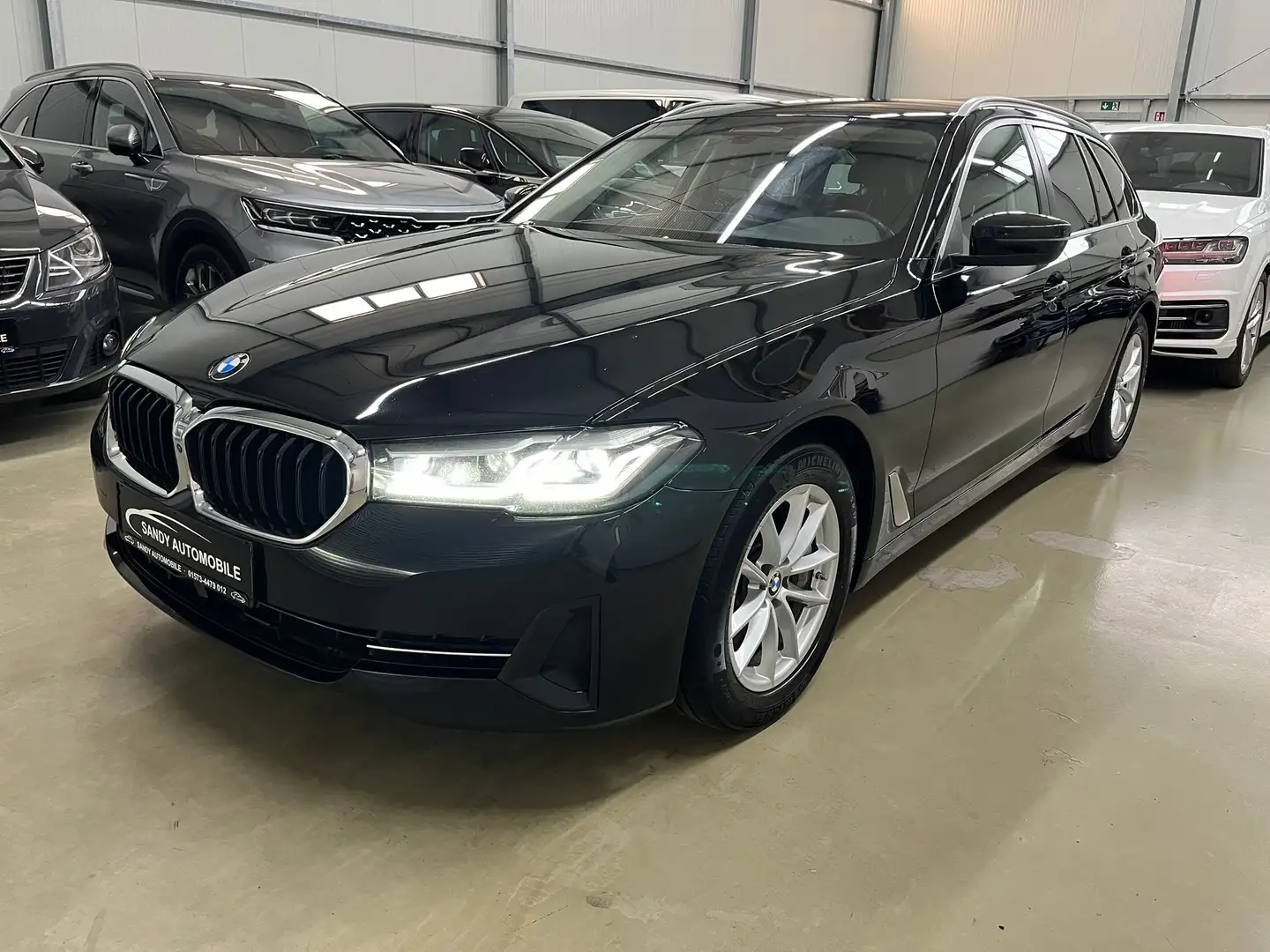 BMW 530 d xDrive M Sport 4X4 360°Kamera LED ACC Schwarz - 1