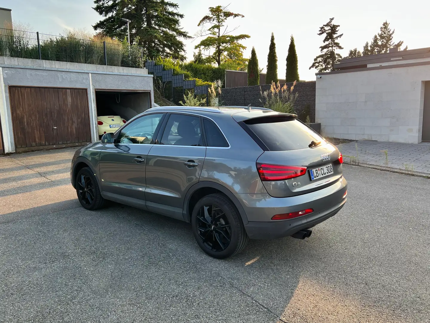 Audi Q3 2.0 TFSI quattro S tronic, Rückfahrkamera, 8 Fach - 2