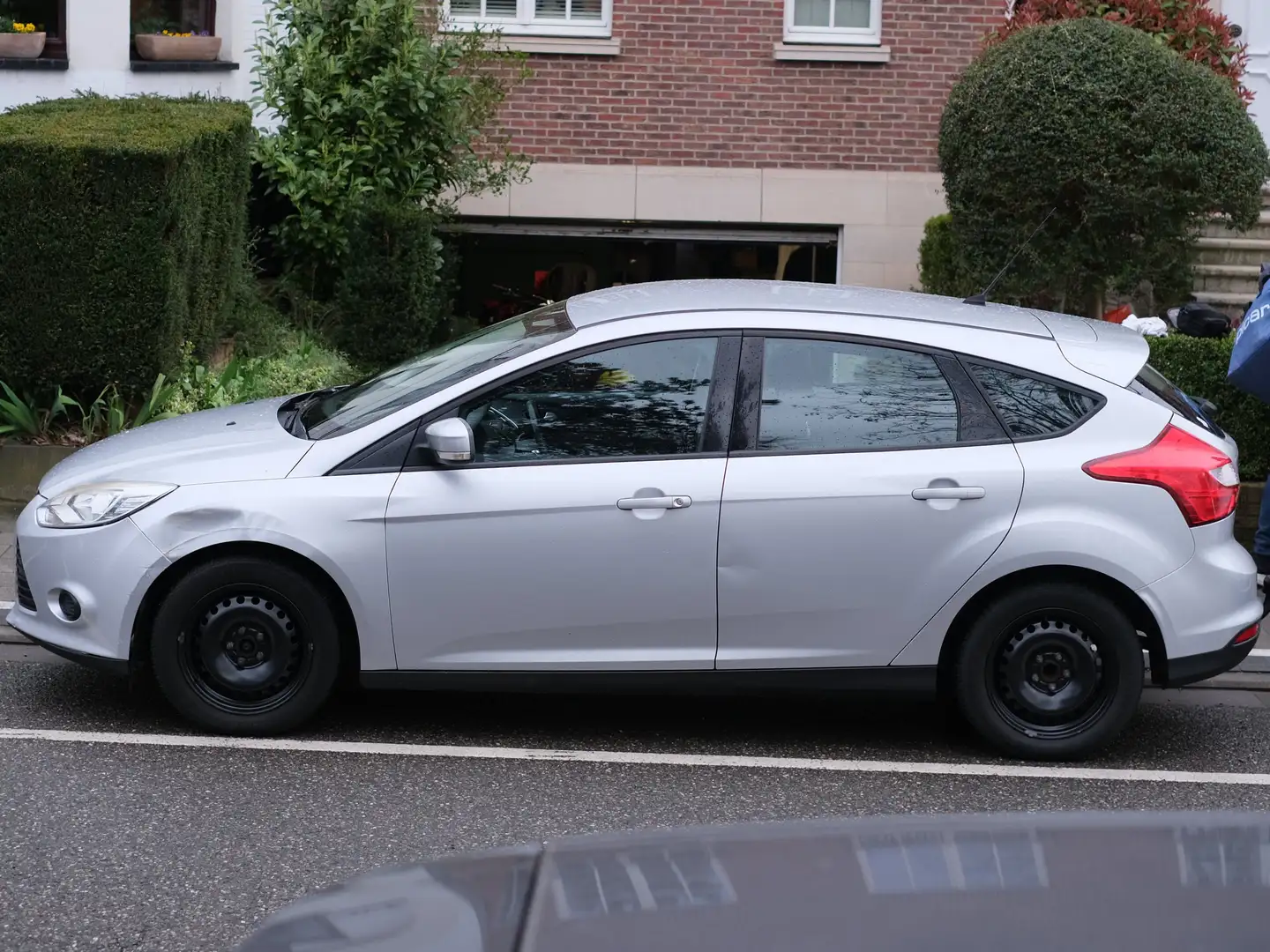 Ford Focus 1.6i Ti-VCT Trend Gris - 2