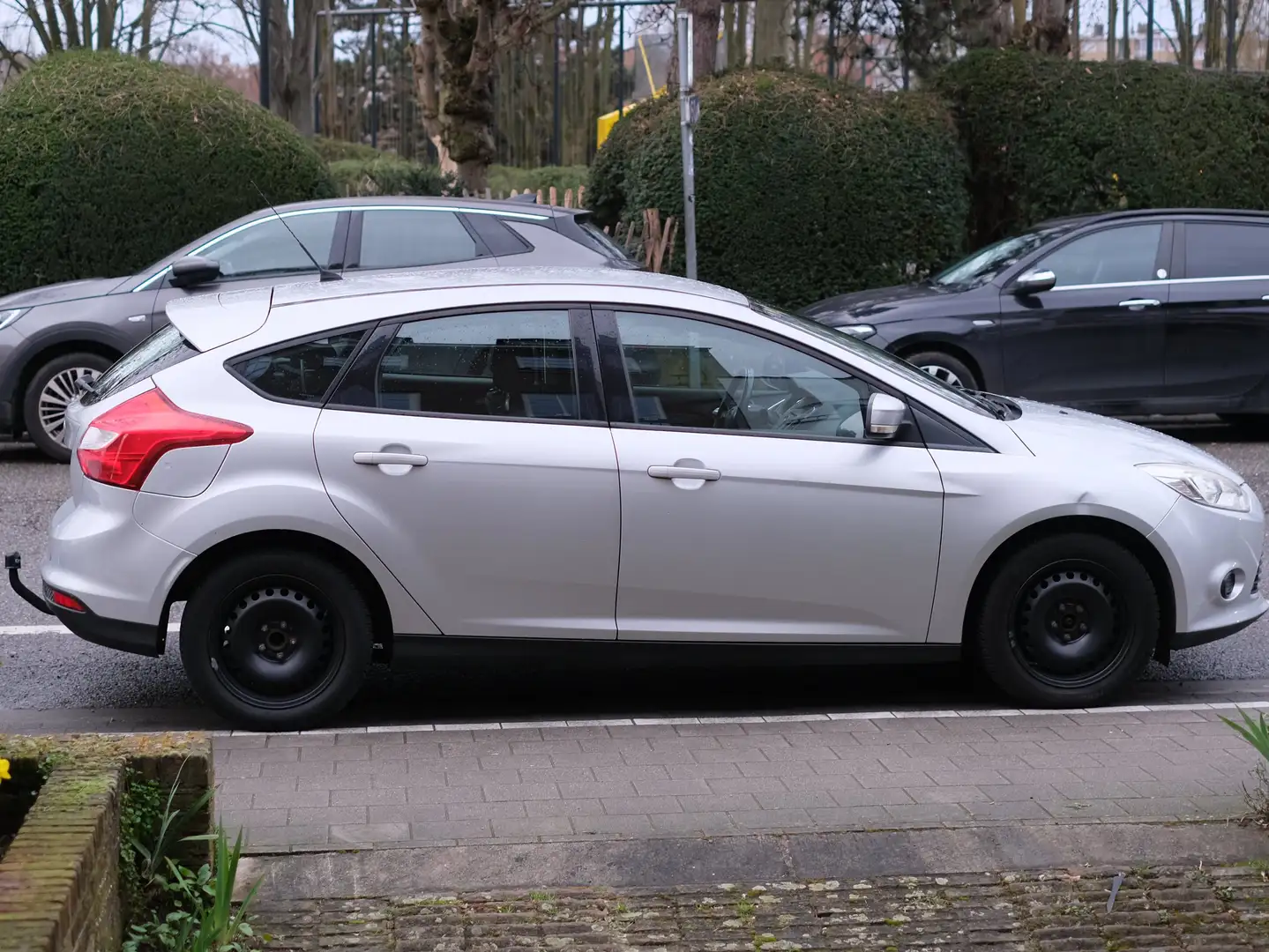 Ford Focus 1.6i Ti-VCT Trend Grijs - 1