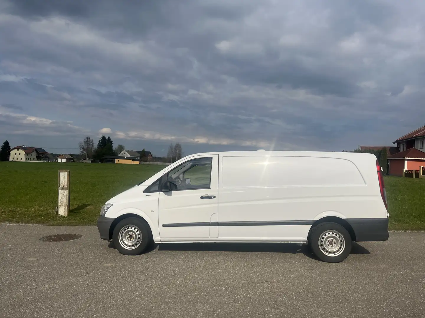 Mercedes-Benz Vito 113 CDI BlueEfficiency lang Weiß - 2
