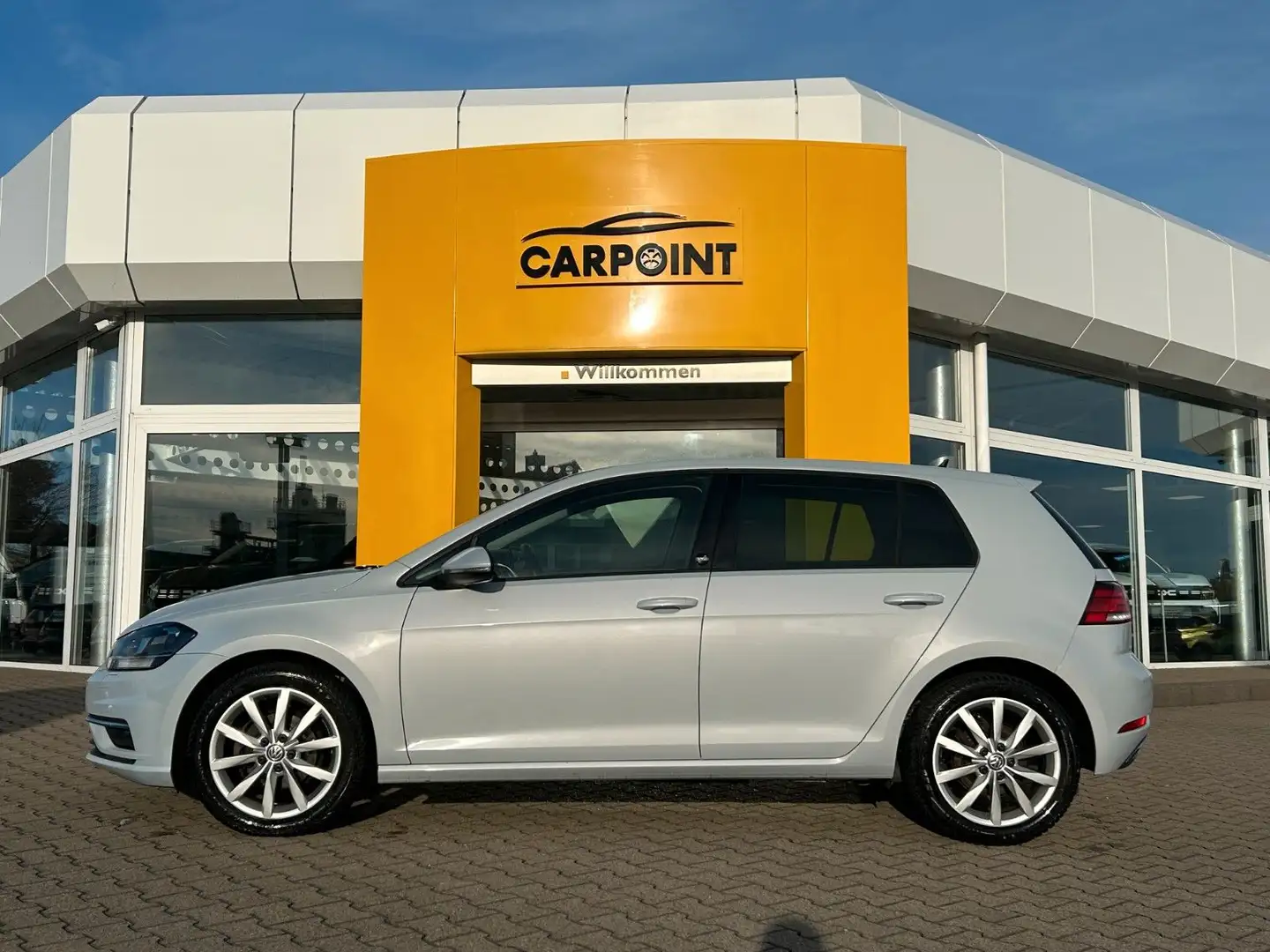 Volkswagen Golf VII 1.0 TSI Lim Sound ACC PDC KLIMAAUTO SHZ Silber - 2