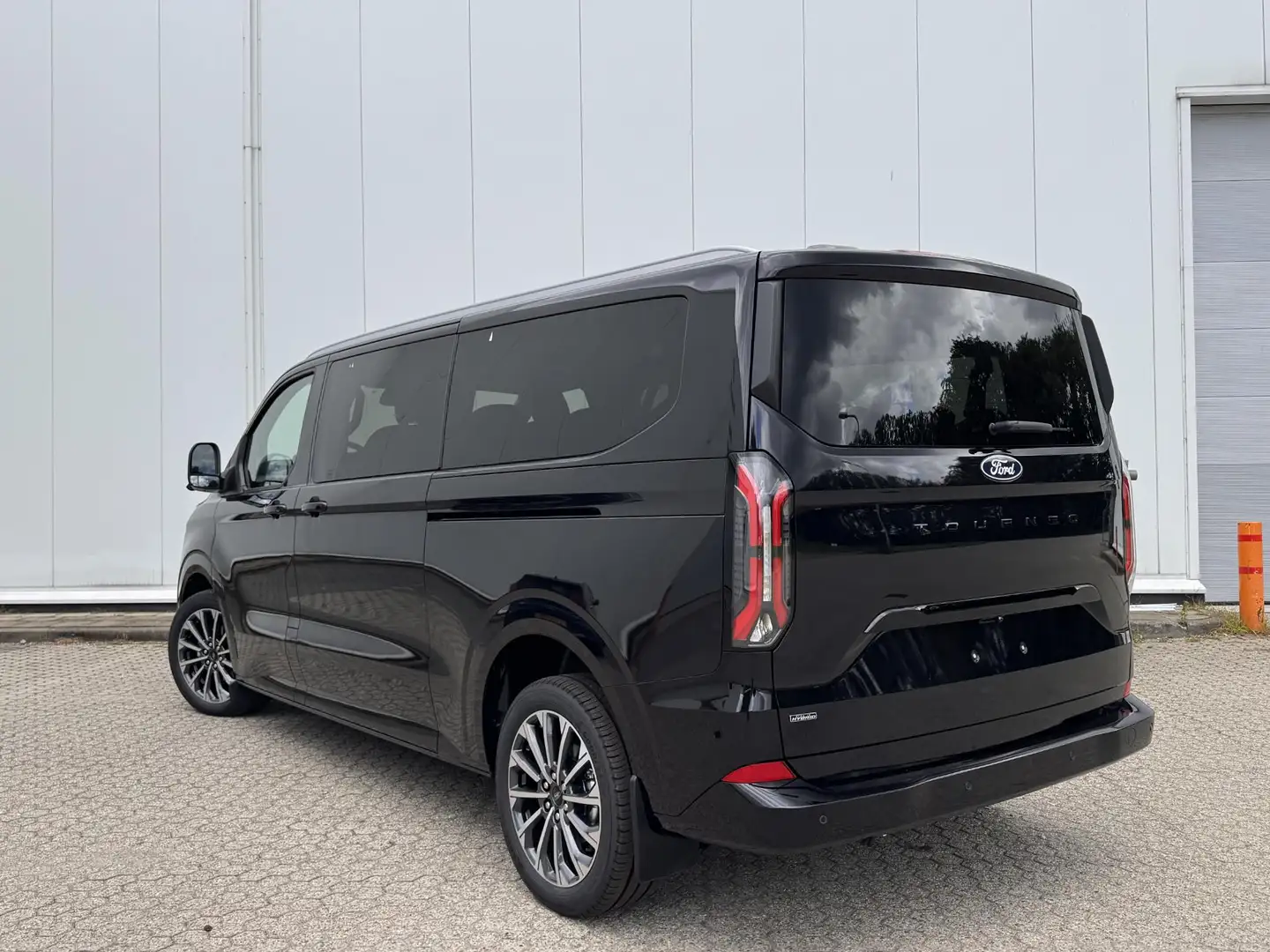 Ford Tourneo Custom 340 2.5 PHEV L2H1 Titanium X | 8-persoons | Apple Noir - 2