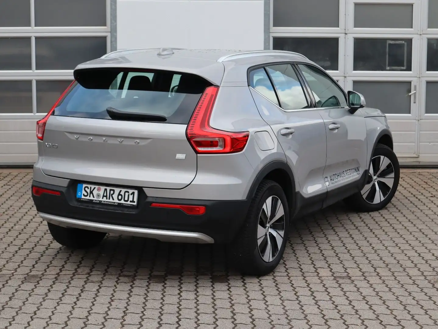 Volvo XC40 T5 Core Recharge Plug-In Hybrid SHZ*RFK Silber - 2