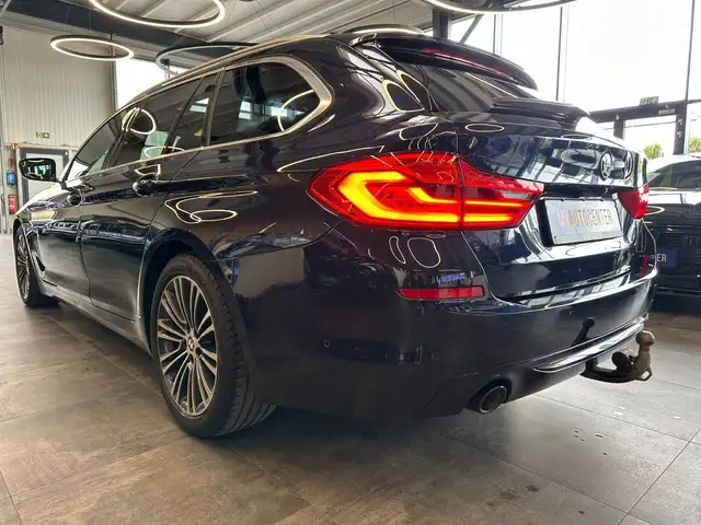 BMW 5 Series view 6
