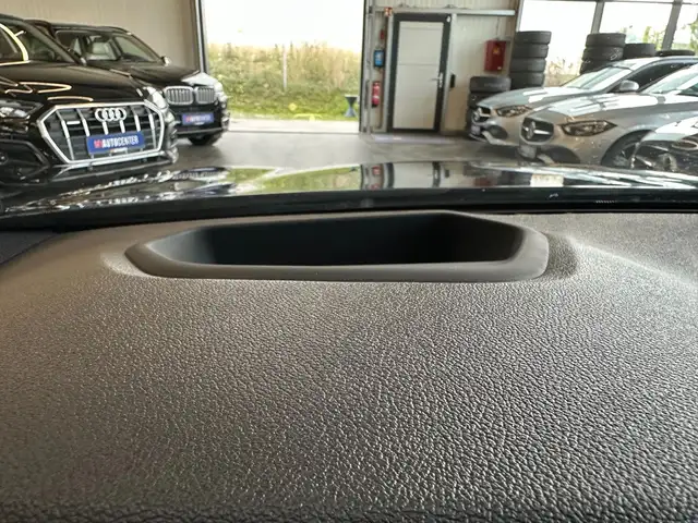 BMW 5 Series view 15