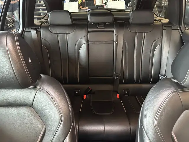 BMW 5 Series view 11