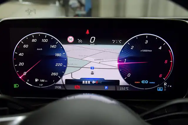 Mercedes-Benz C-Class view 13