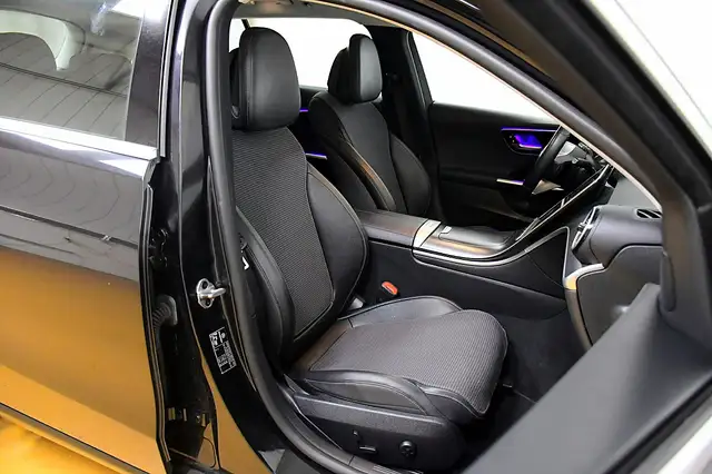 Mercedes-Benz C-Class view 4