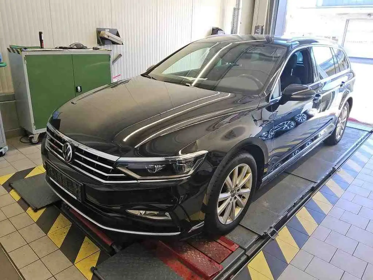 Volkswagen Passat Variant 2.0 TDI DSG R-LINE *IQ.LIGHT *ACC *VIRTUAL *RKAM Schwarz - 2