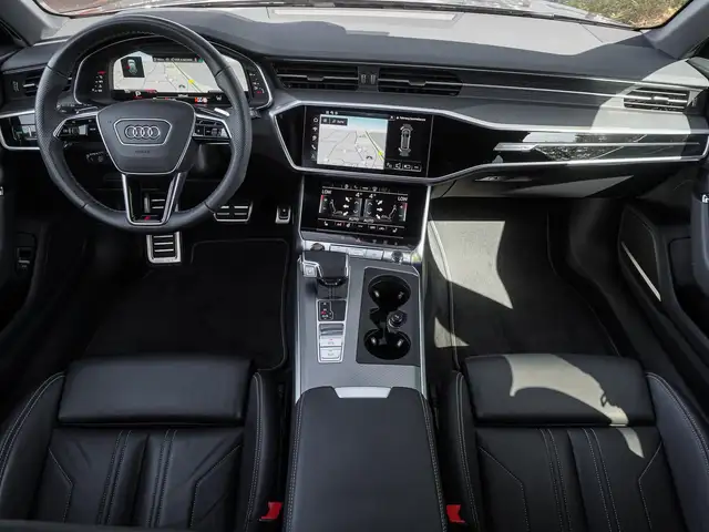 Audi S6 view 11