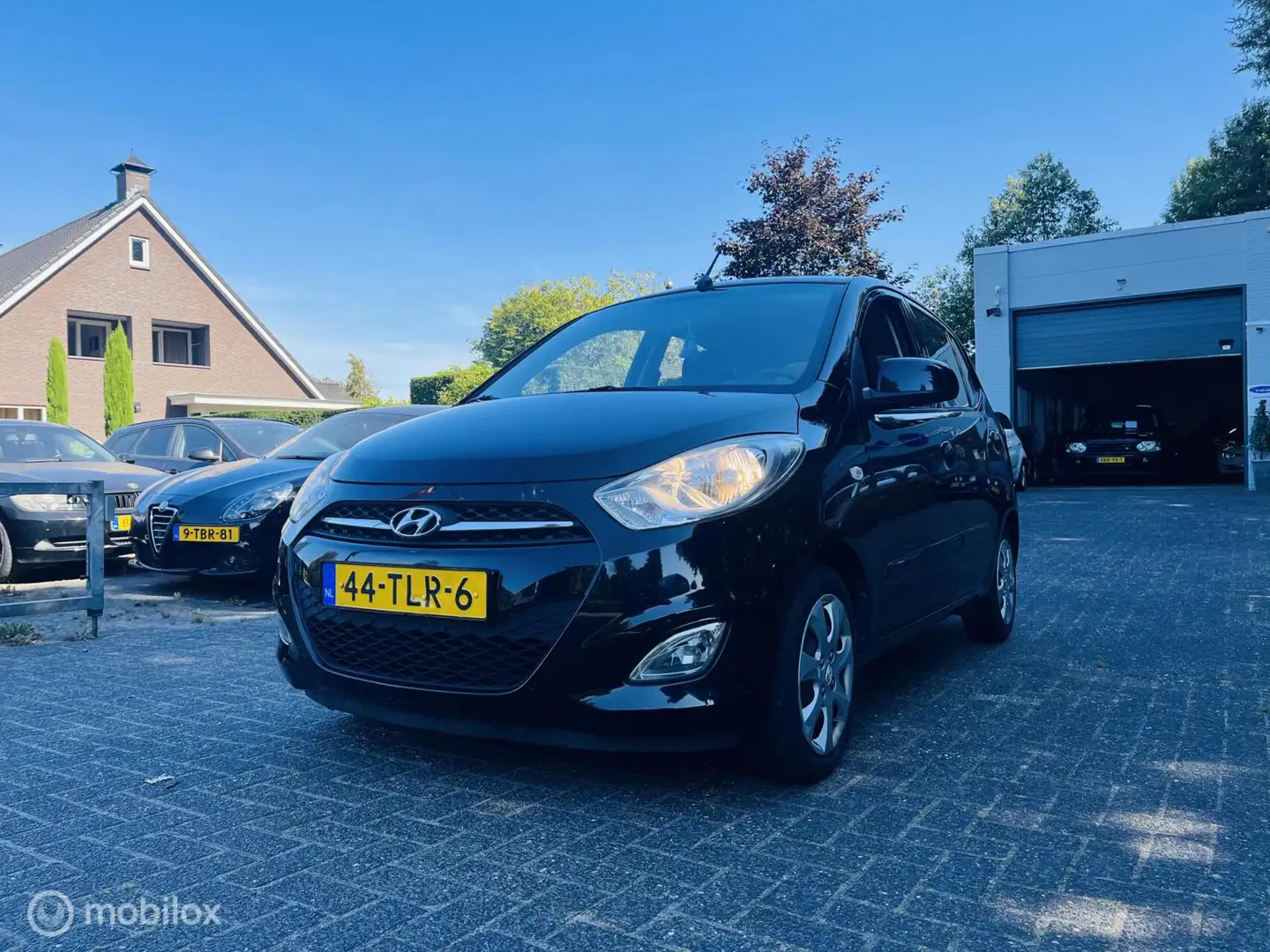 Hyundai i10 1.1 i-Motion Cool Airco / Audio / Trekhaak / APK 0 Noir - 1
