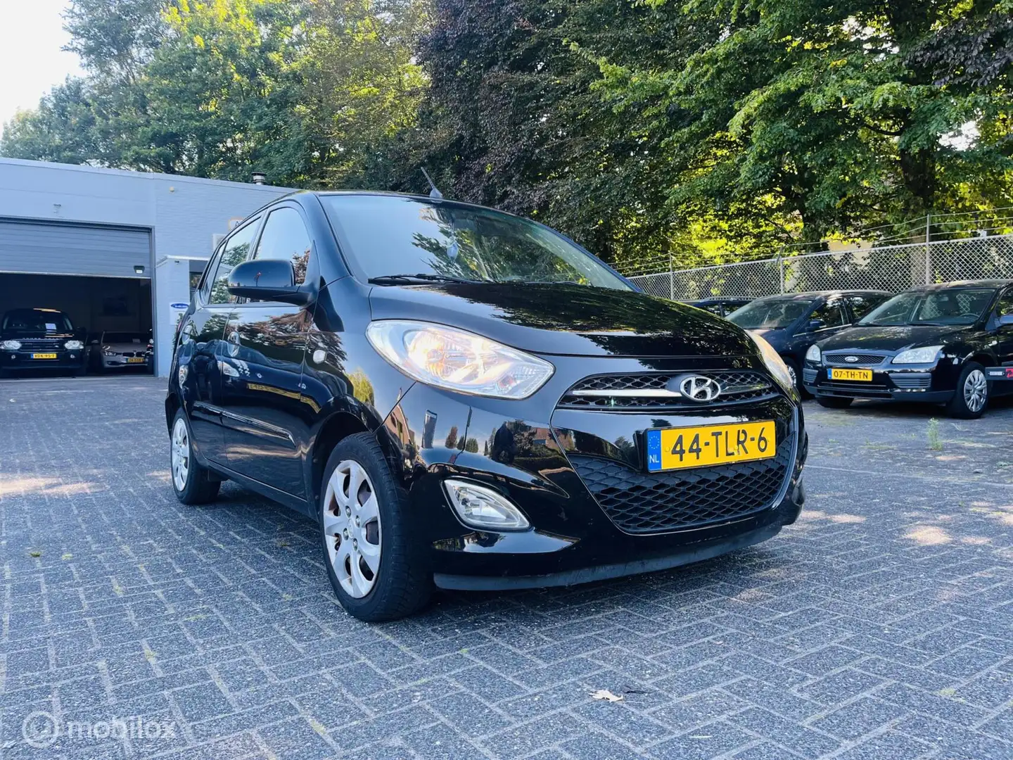 Hyundai i10 1.1 i-Motion Cool Airco / Audio / Trekhaak / APK 0 Noir - 2