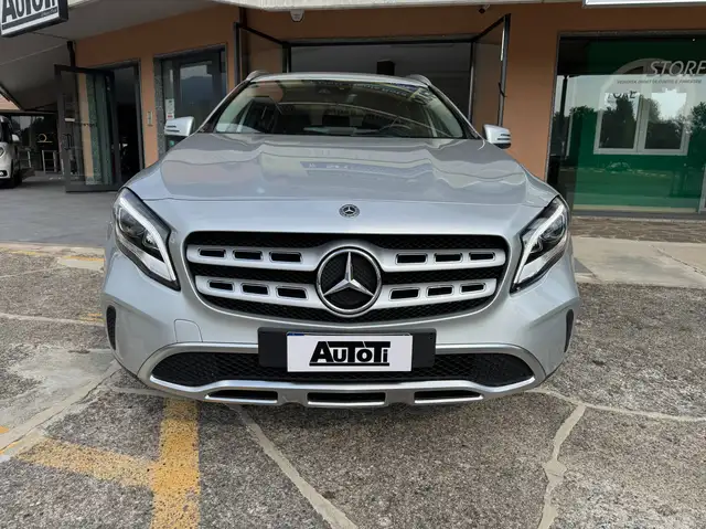 Mercedes-Benz GLA 180 Sport Automatica Unico Proprietario-Km certificati tutti tagliandi Ufficiali Mercedes- IVA DETRAIBILE