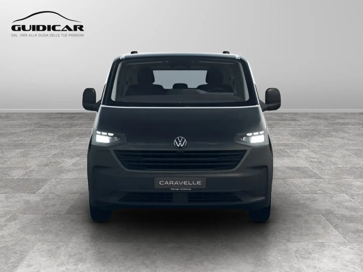 Volkswagen T5 Caravelle e-Caravelle Life Elettrico 160 kW post auto L1 Schwarz - 2