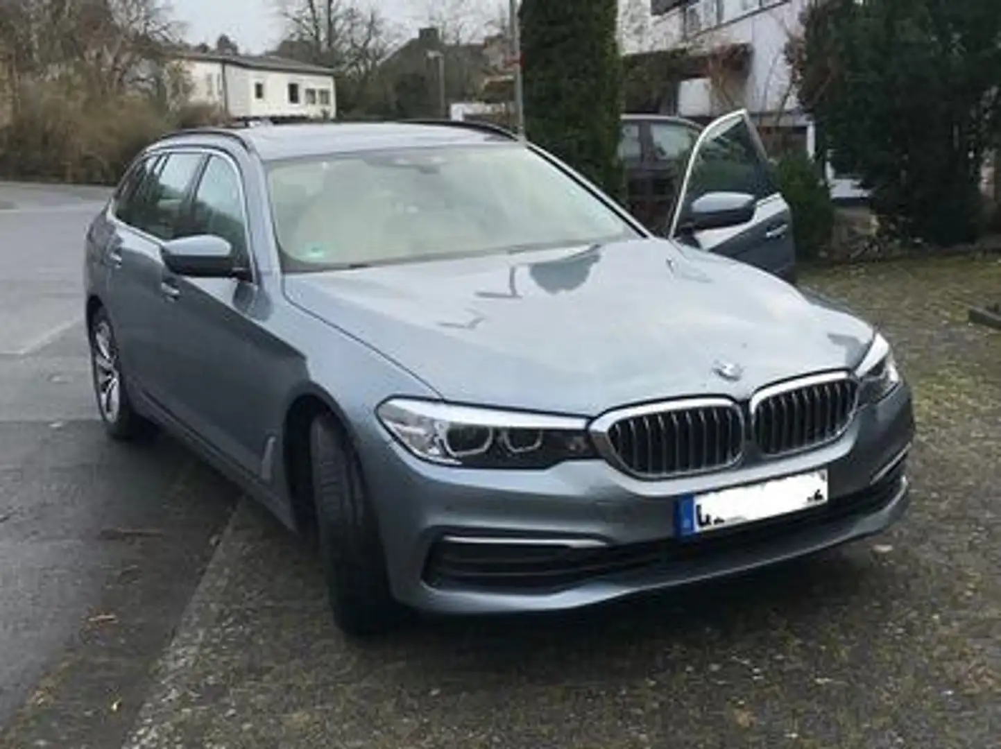 BMW 520 520d Touring Aut. Luxury Line Grau - 1