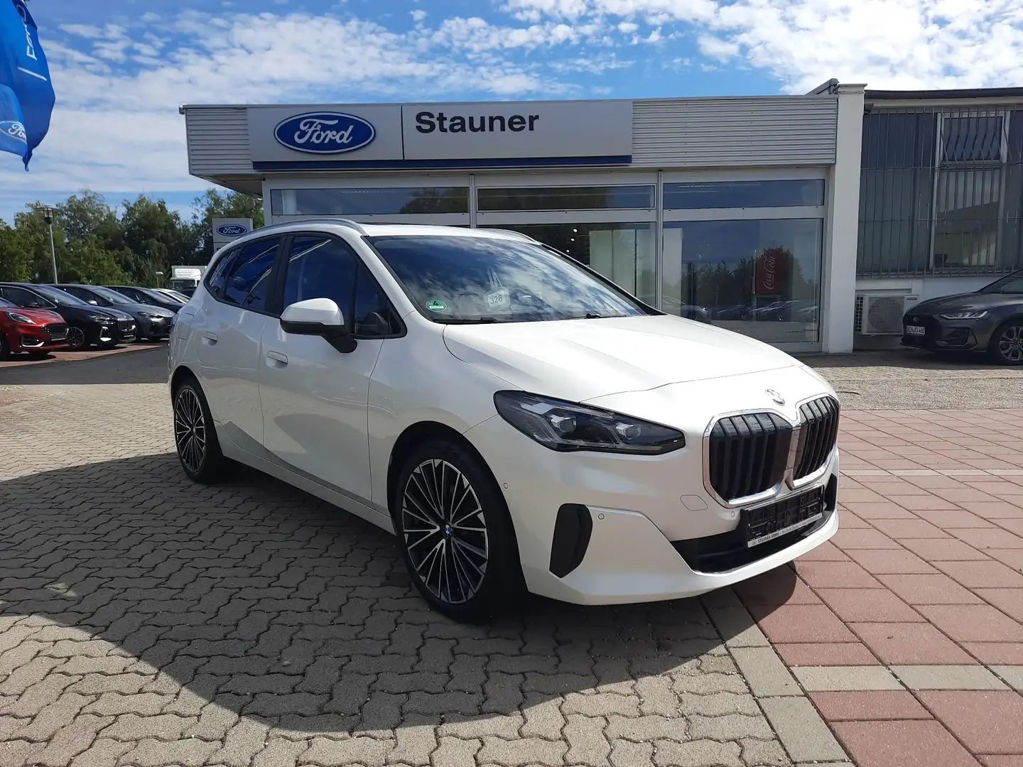 BMW 218 i Active Luxury Line H/K Navi Kamera Memory Sitze Weiß - 1