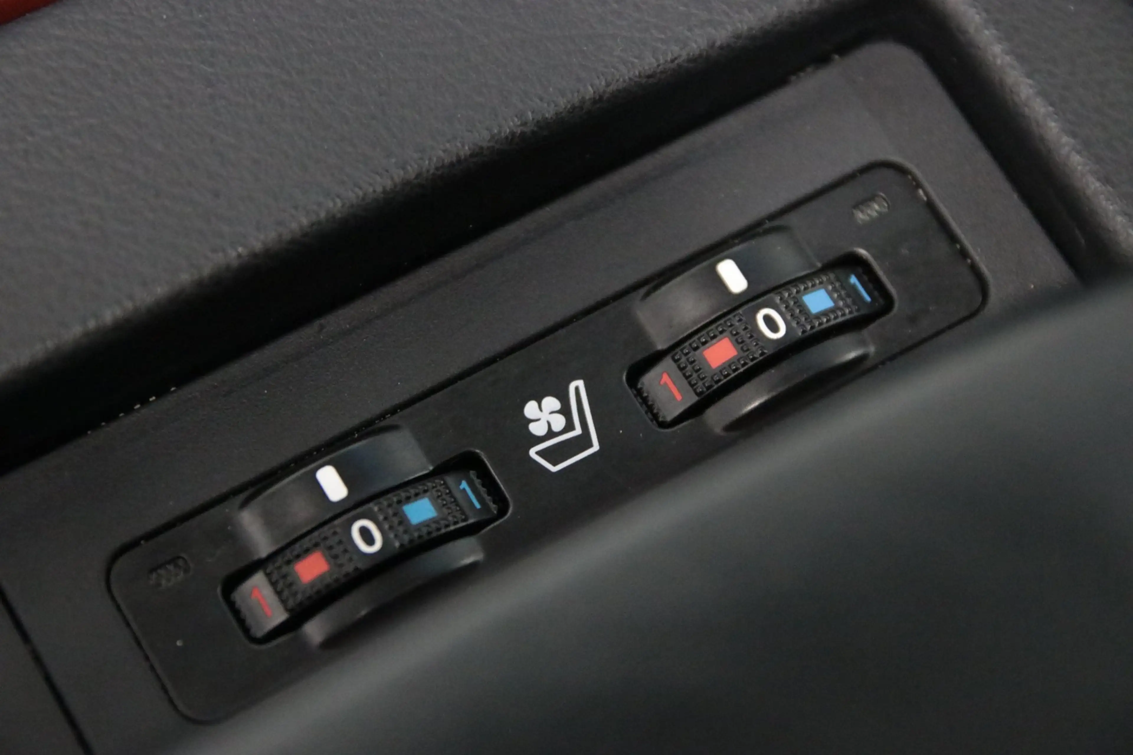 Lexus RX 450h 4WD High Edition — photo 7