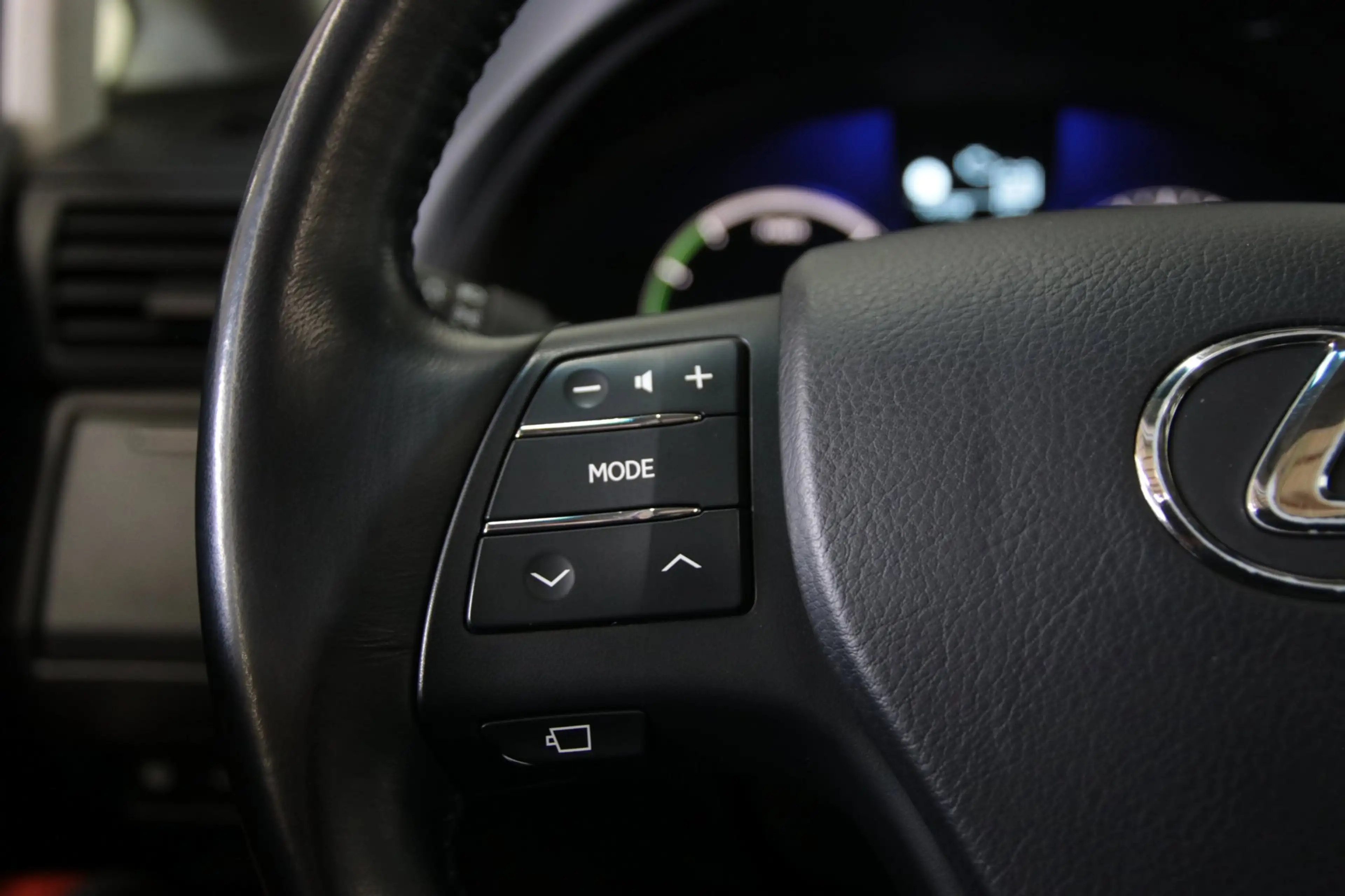 Lexus RX 450h 4WD High Edition — photo 16
