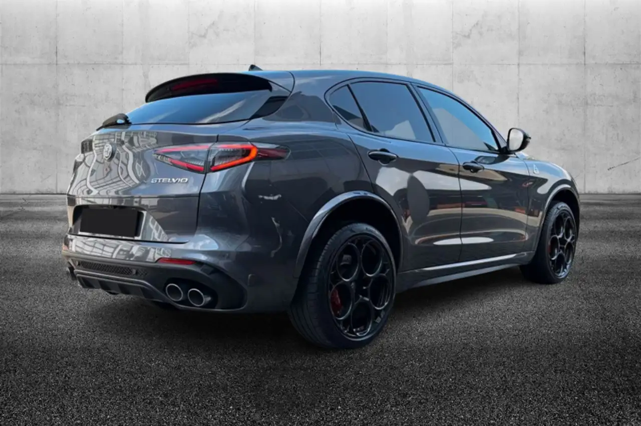 Alfa Romeo Stelvio 2024