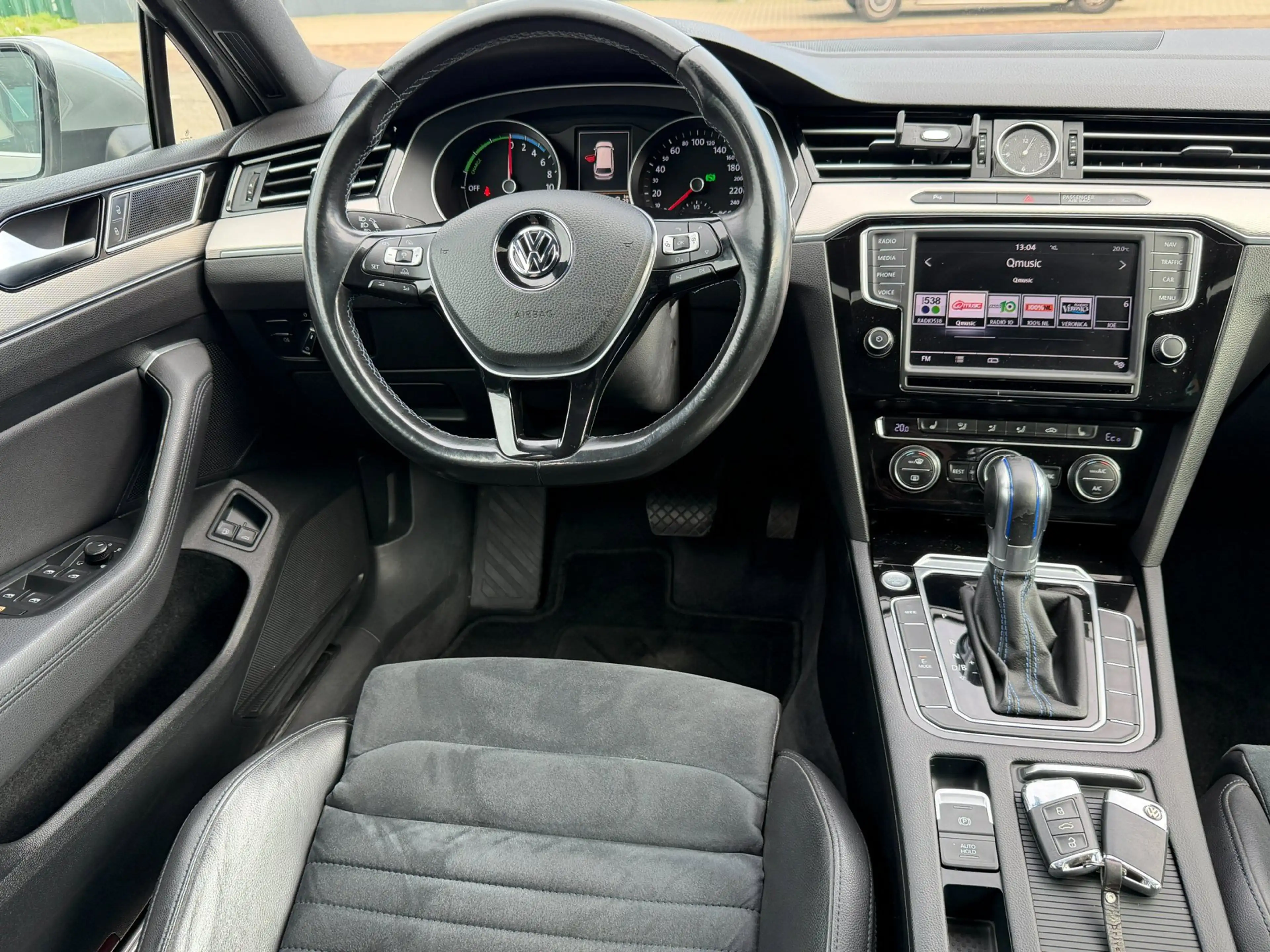 Volkswagen Passat Variant 1.4 TSI GTE Highline l PANO — photo 21