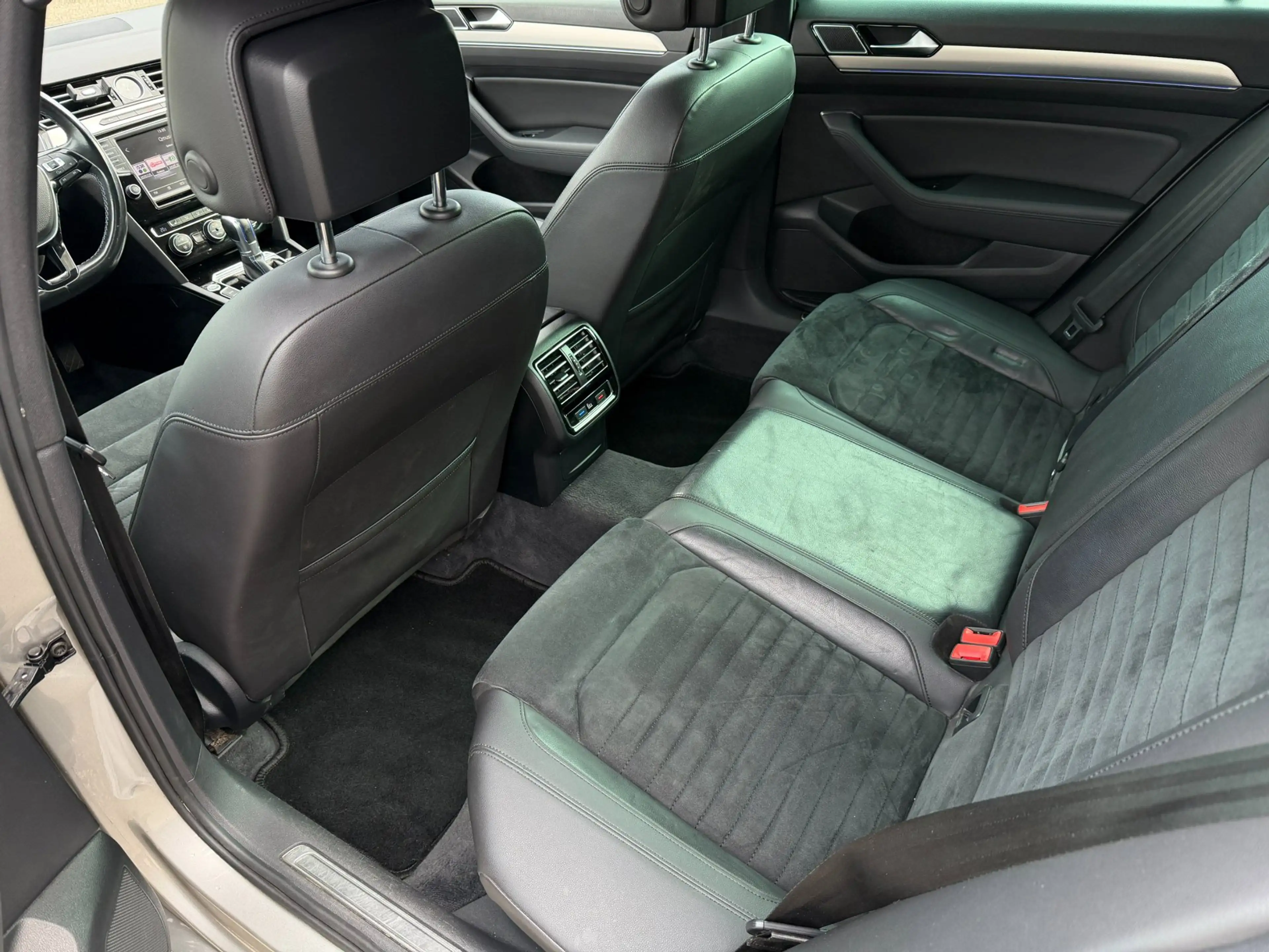 Volkswagen Passat Variant 1.4 TSI GTE Highline l PANO — photo 23